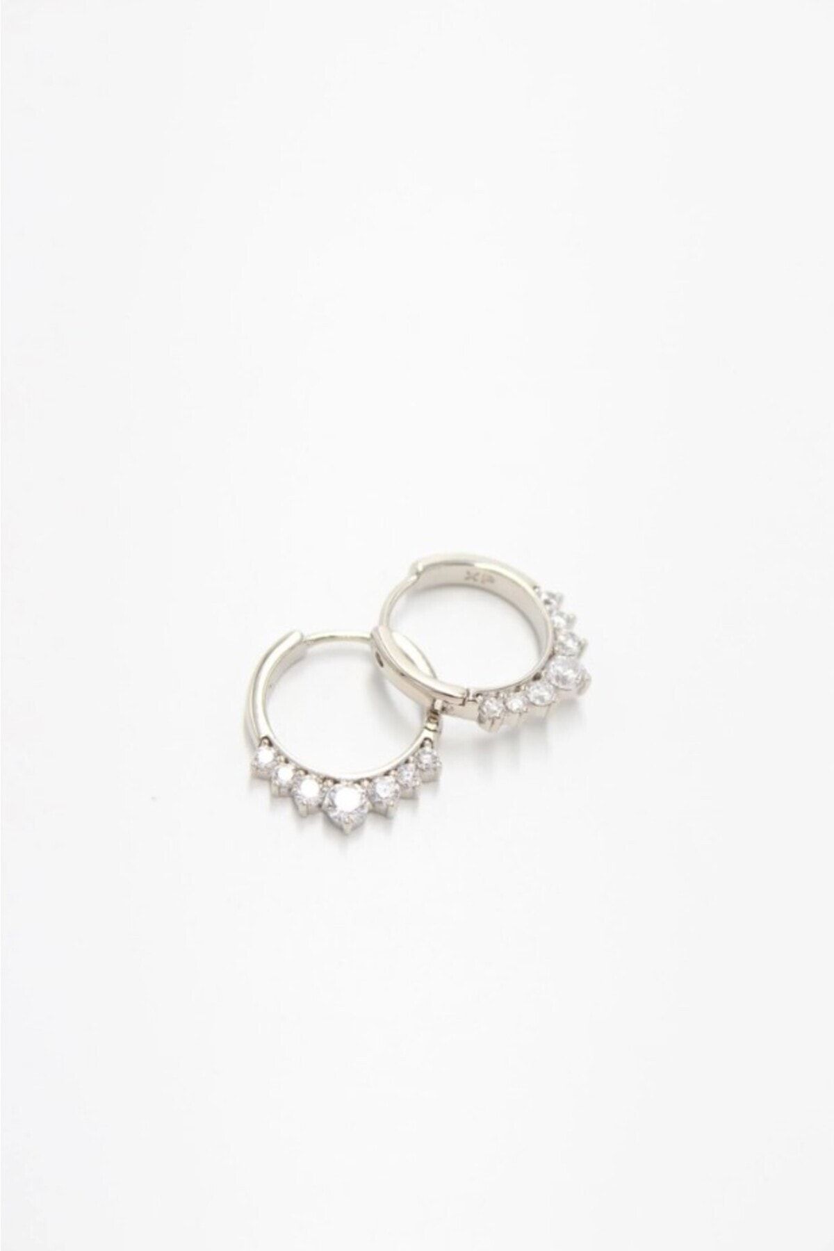 Does rhodium tarnish on sale