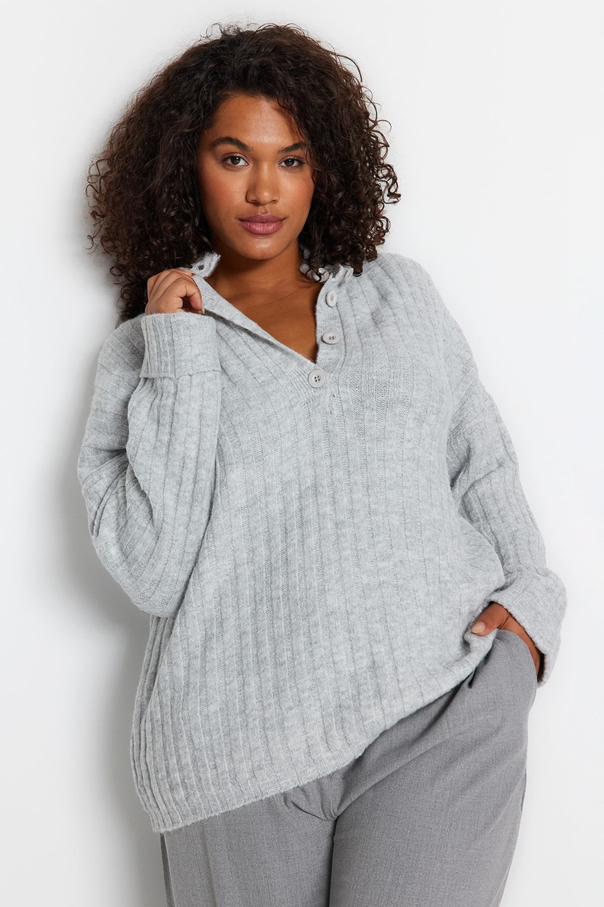 Trendyol Curve Sweter Z Dzianiny W Kolorze Szarym, Zapinany Na Guziki, Kobieta - 5XL