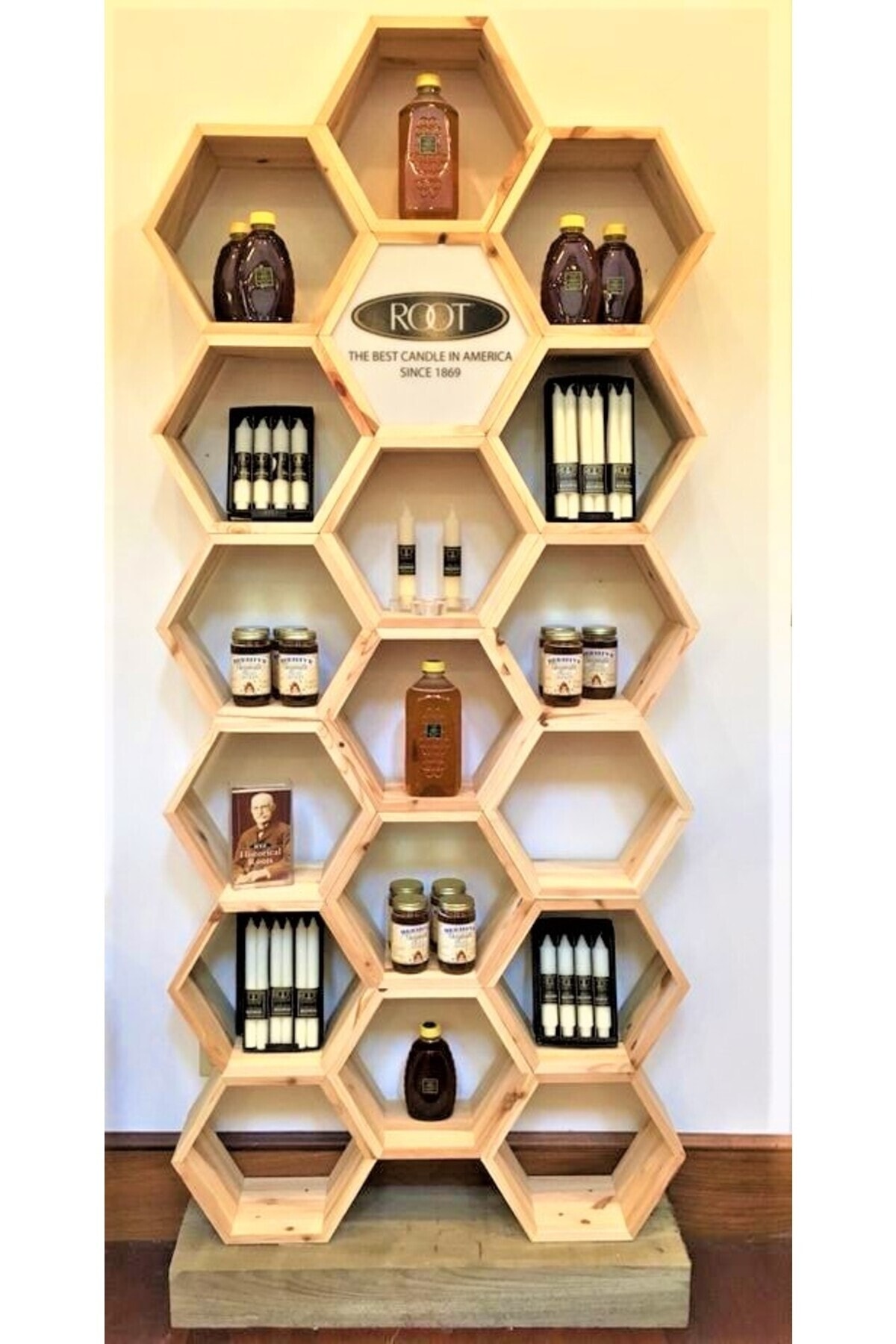 деревянные соты в интерьере. шкаф соты. шкаф соты. полки из фанеры. полка соты металл.