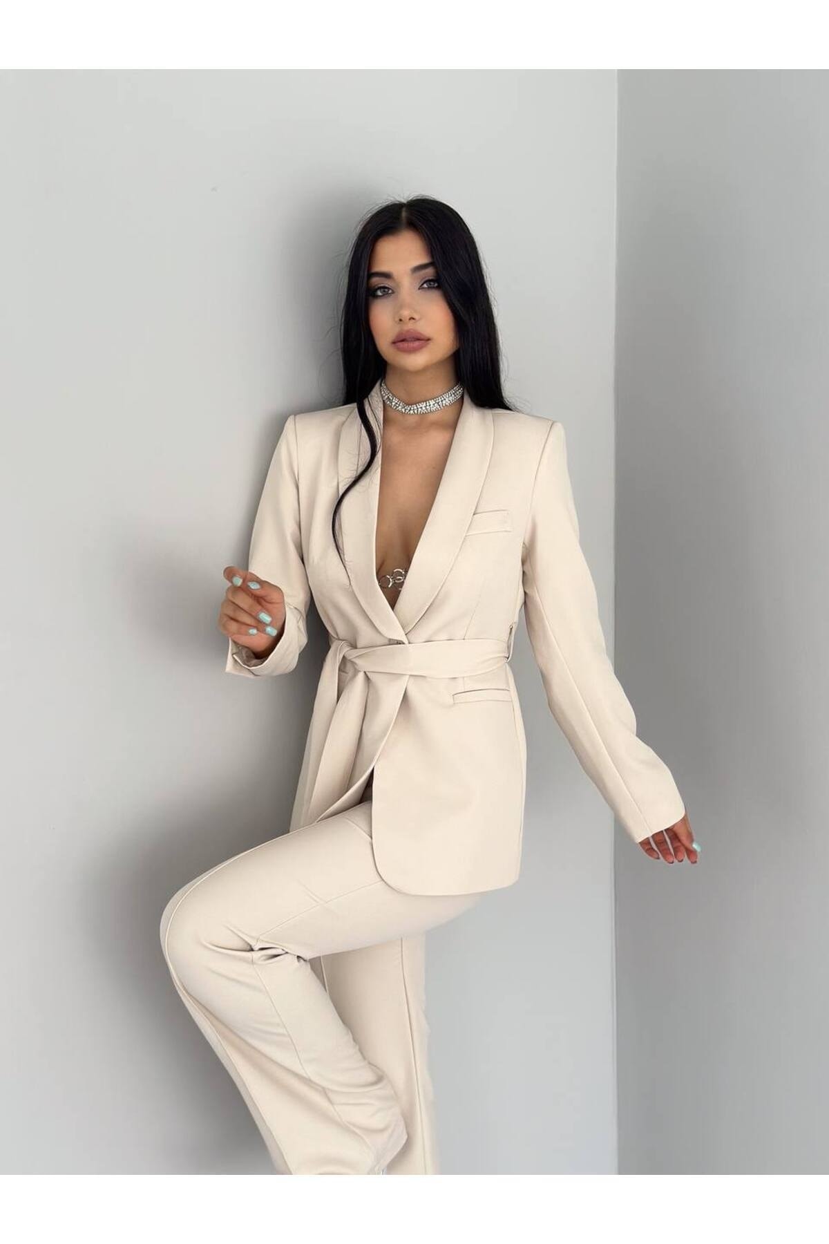 Kadın Blazer Ceket Pantolon Takım Bej Şal Yaka Kemerli Boru Paça - Görsel 5
