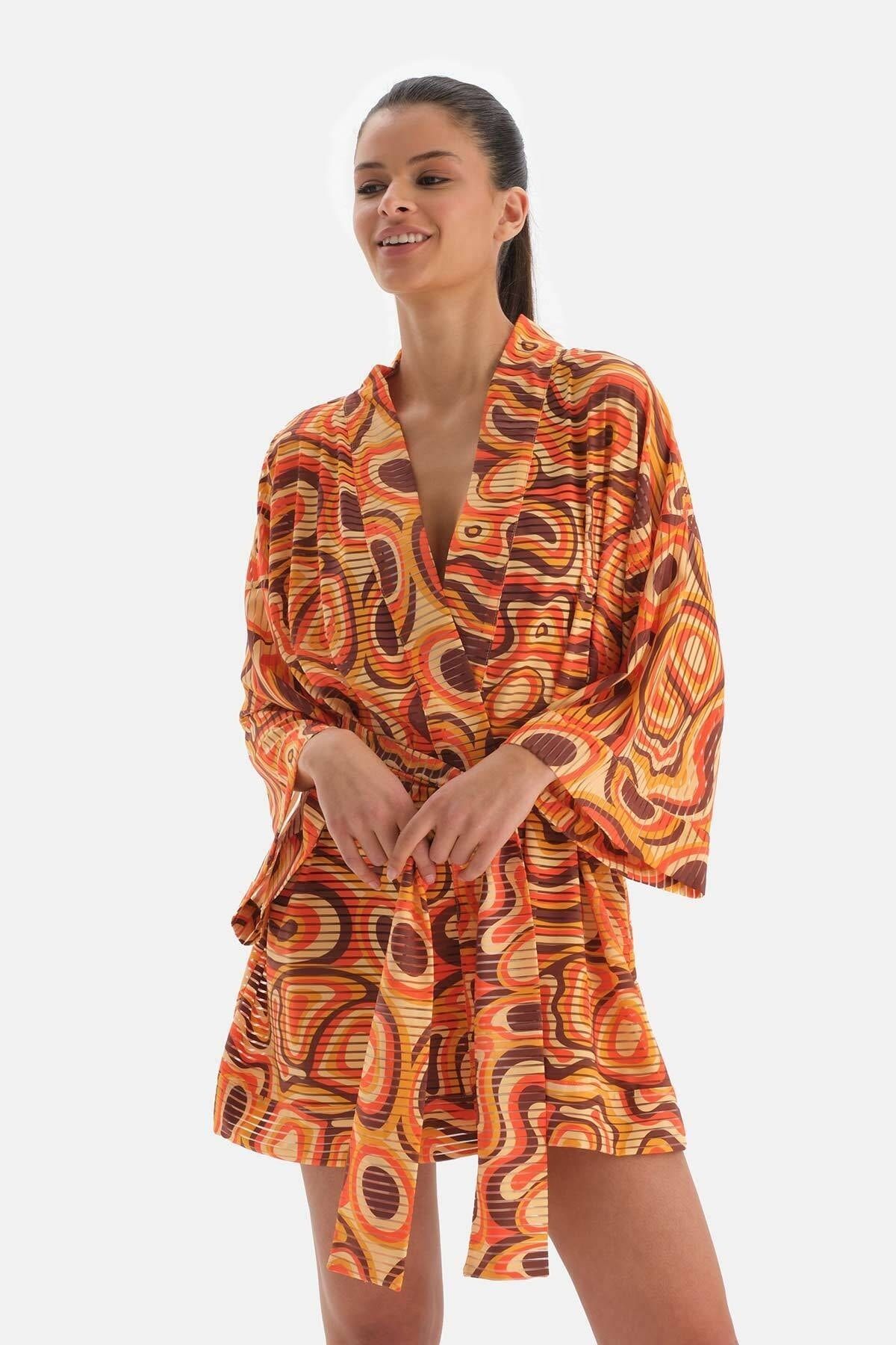 Dagi-Tile - Orangefarbener kurzer Kimono 4