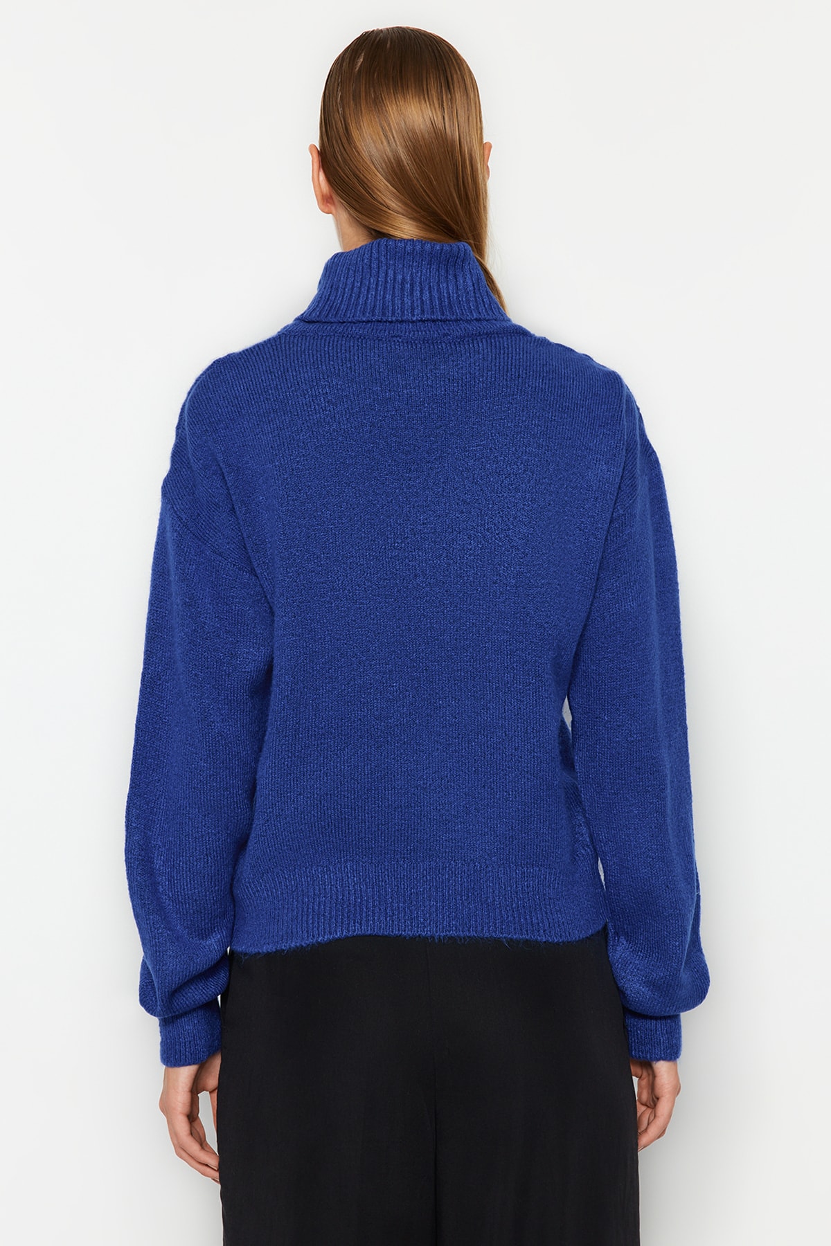 Trendyolmilla  Saks Yumuşak Dokulu Taş Detaylı Balıkçı Yaka Triko Kazak TWOAW24KZ00188 - Görsel 5