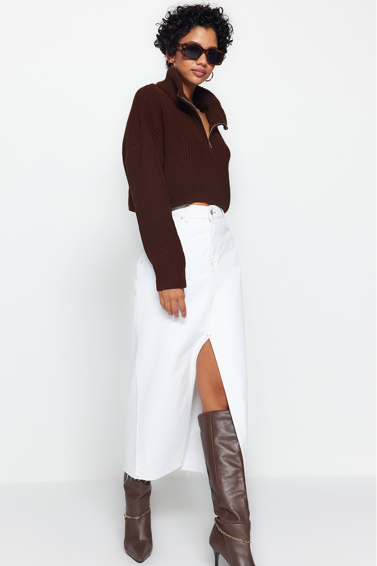 Trendyol Collection Brązowy sweter z dzianiny Super Crop zapinany na zamek TWOAW24KZ00527