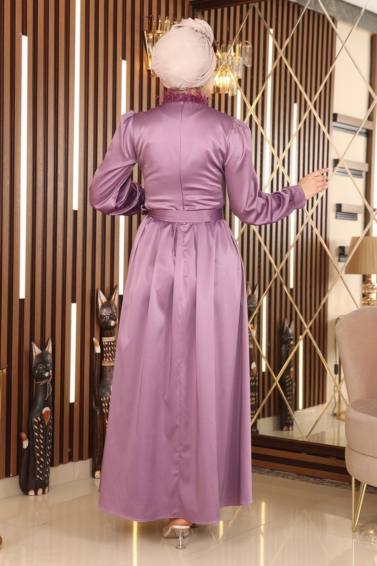 Modamihram-Abendkleid aus Satin mit Federdetail Flieder 19123 5