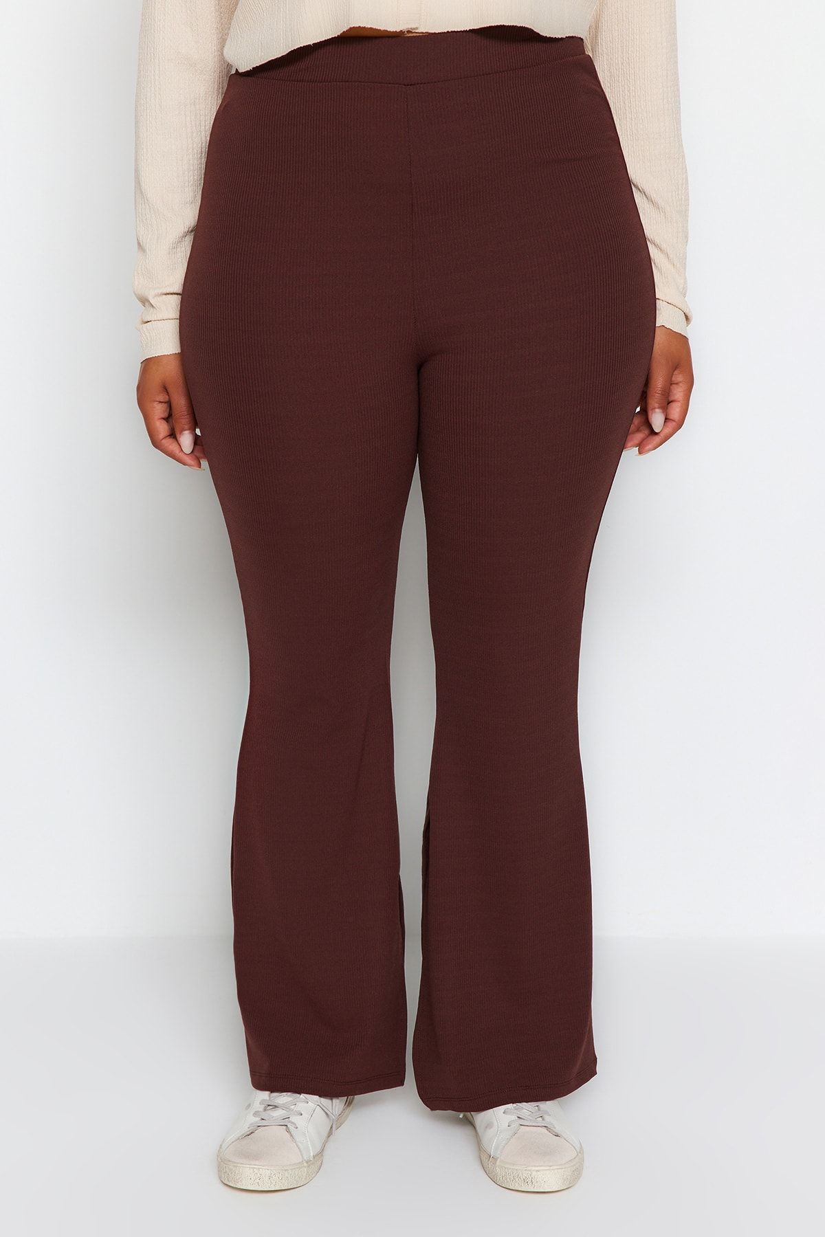 Trendyol Curve-Braune, ausgestellte, gestrickte Hose mit spanischem Beinschlitz in Übergröße TBBAW23AR00030 3
