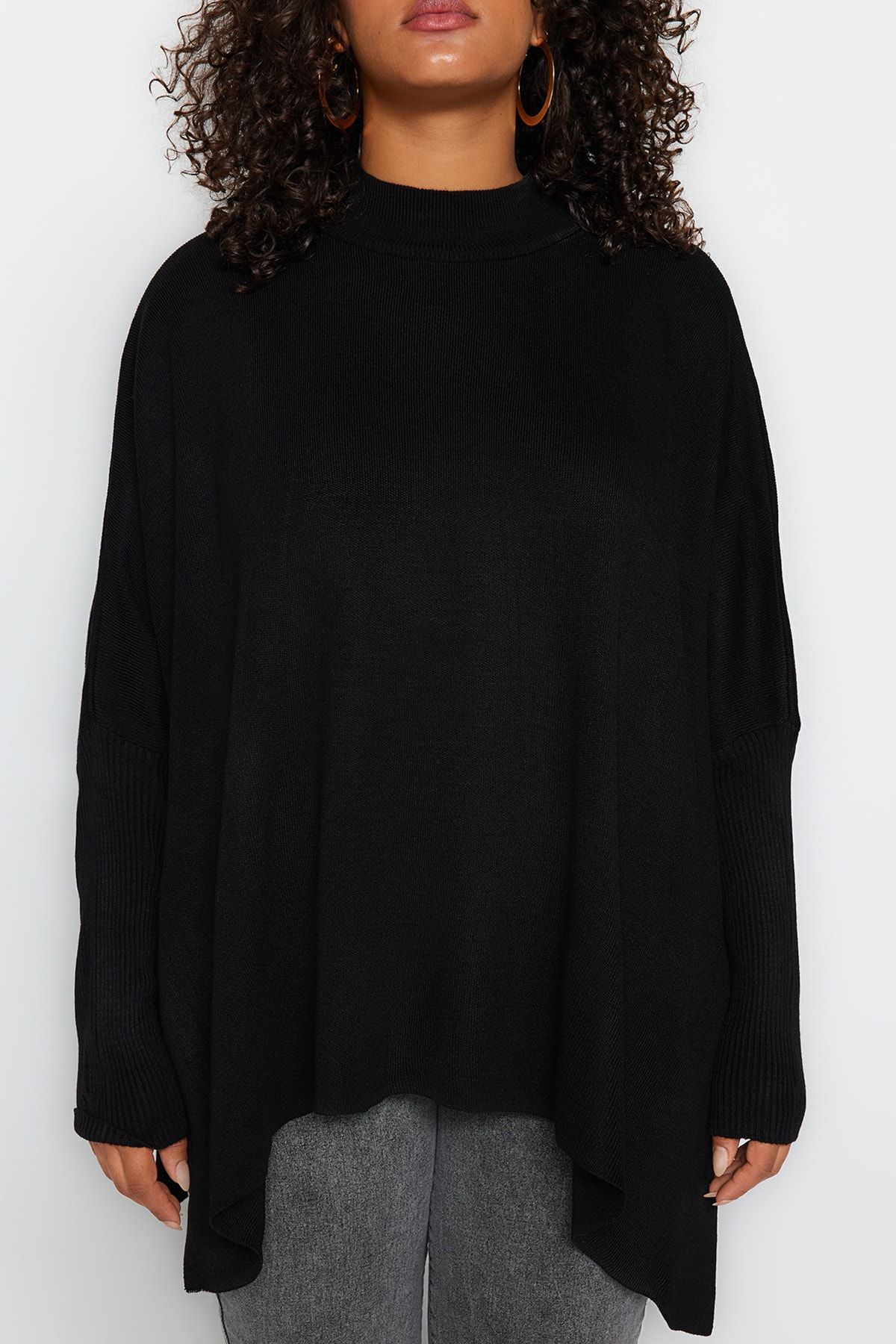 Trendyol Curve-Relax Fit Schwarzer Strickpullover – Stehkragen und Schlitzdetail TBBAW24AN00032 4