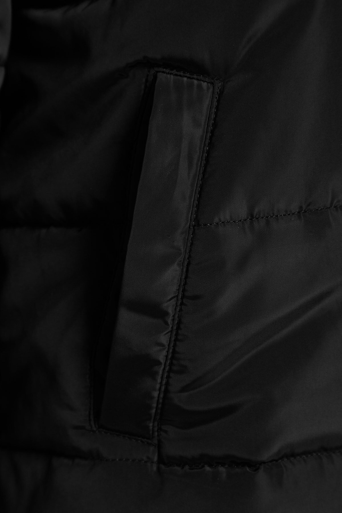 Trendyol Collection-Schwarzer, wasserdichter Parka mit Pelzkapuze, gesteppte Pufferjacke TWOAW24MO00075 8