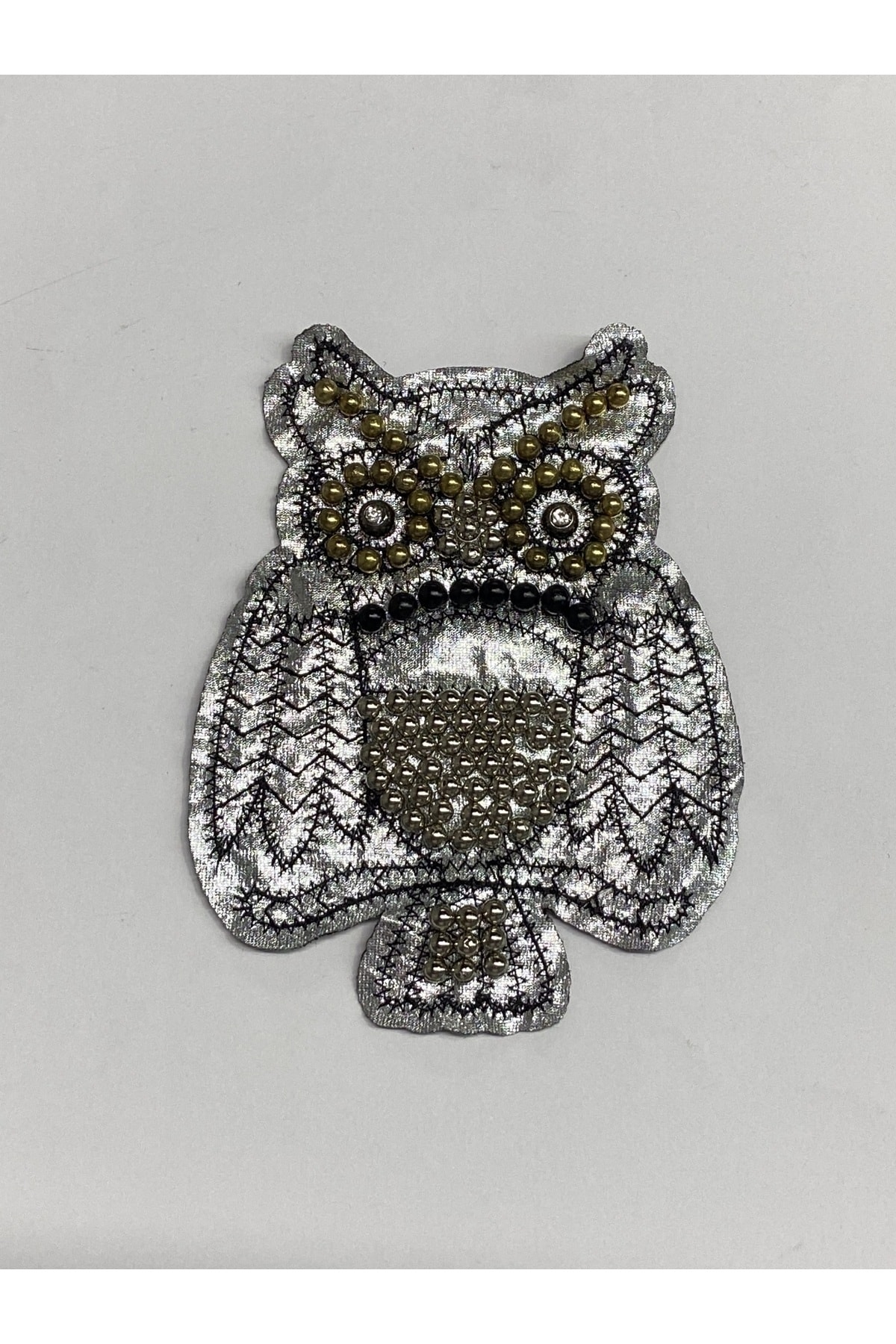 Beaded owl crest / owl model crest