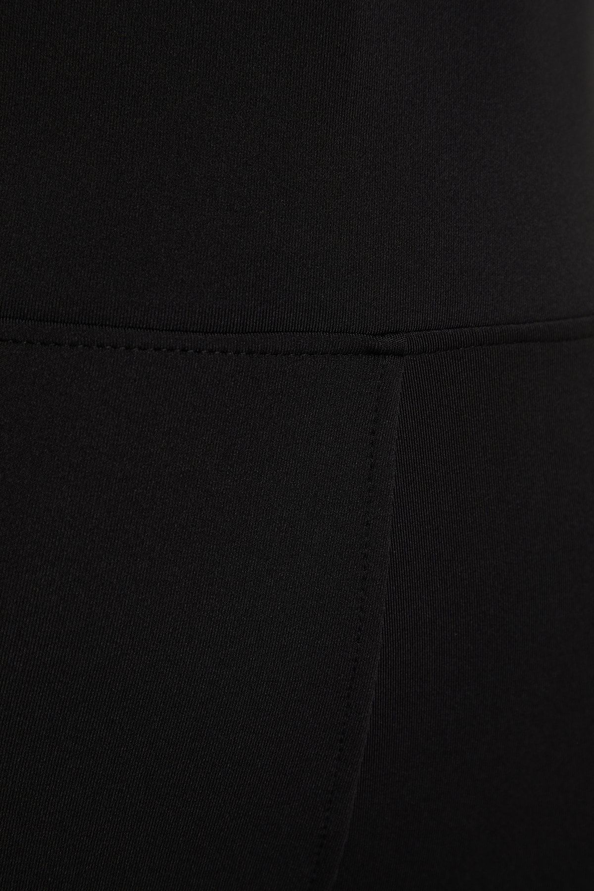 Trendyol Curve-Schwarze Leggings mit hoher Taille aus gestricktem Scuba-Stoff in Übergröße TBBSS22TA0026 8