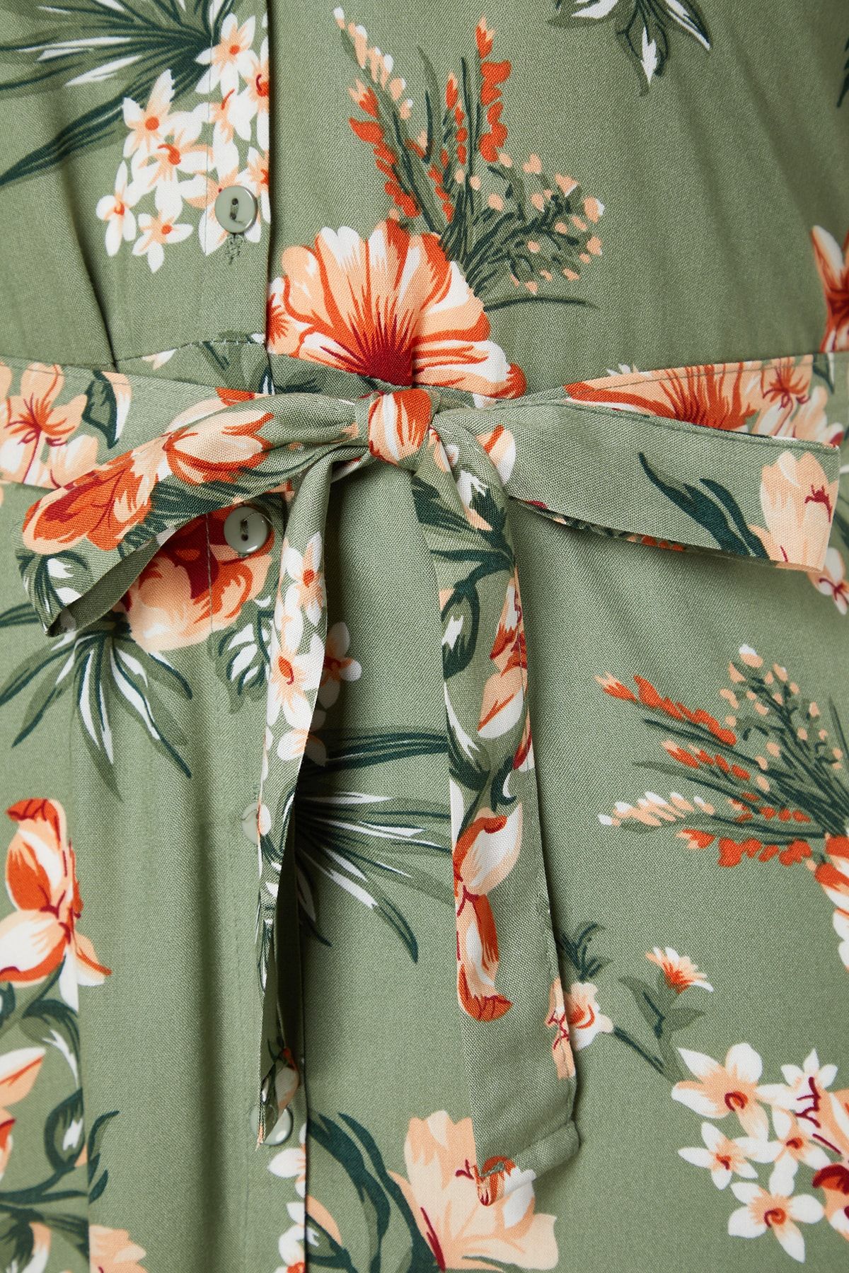 Trendyol Curve-Grünes Hemdblusenkleid mit gewebtem Blumenmuster und Schlitz TBBSS22EL1596 7