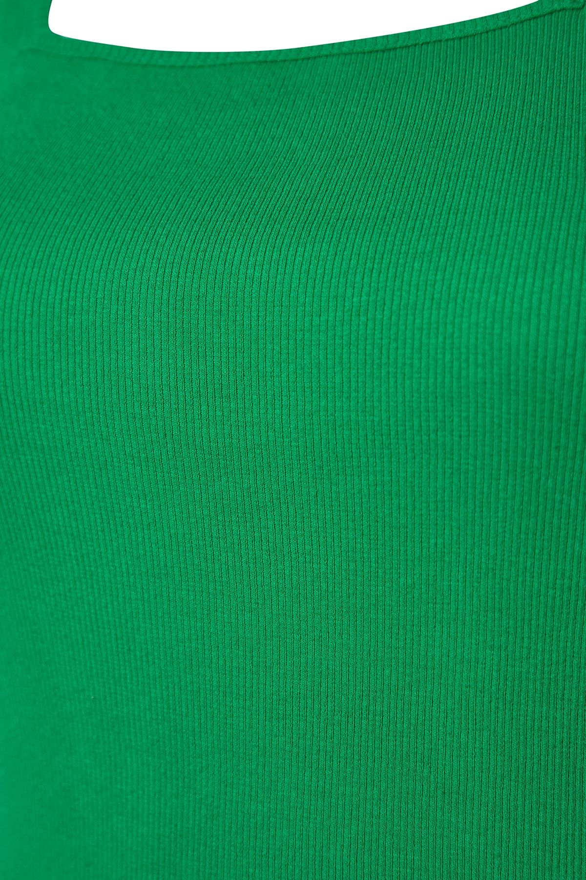 Trendyol Curve-Grünes Basic-Unterhemd mit geripptem, quadratischem Kragen, gestrickt, Übergröße, TBBSS22AL0011 7