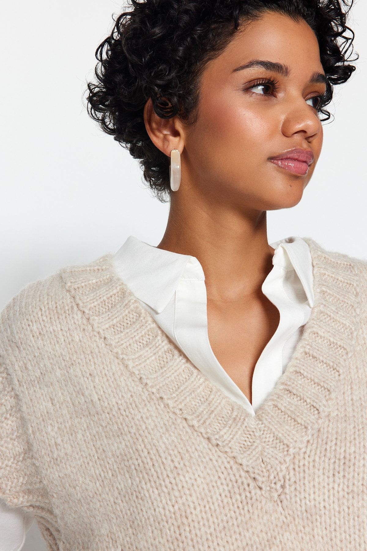Trendyol Collection-Miękki, teksturowany, beżowy, krótki sweter z dzianiny - Twoaw23Sv00149 3