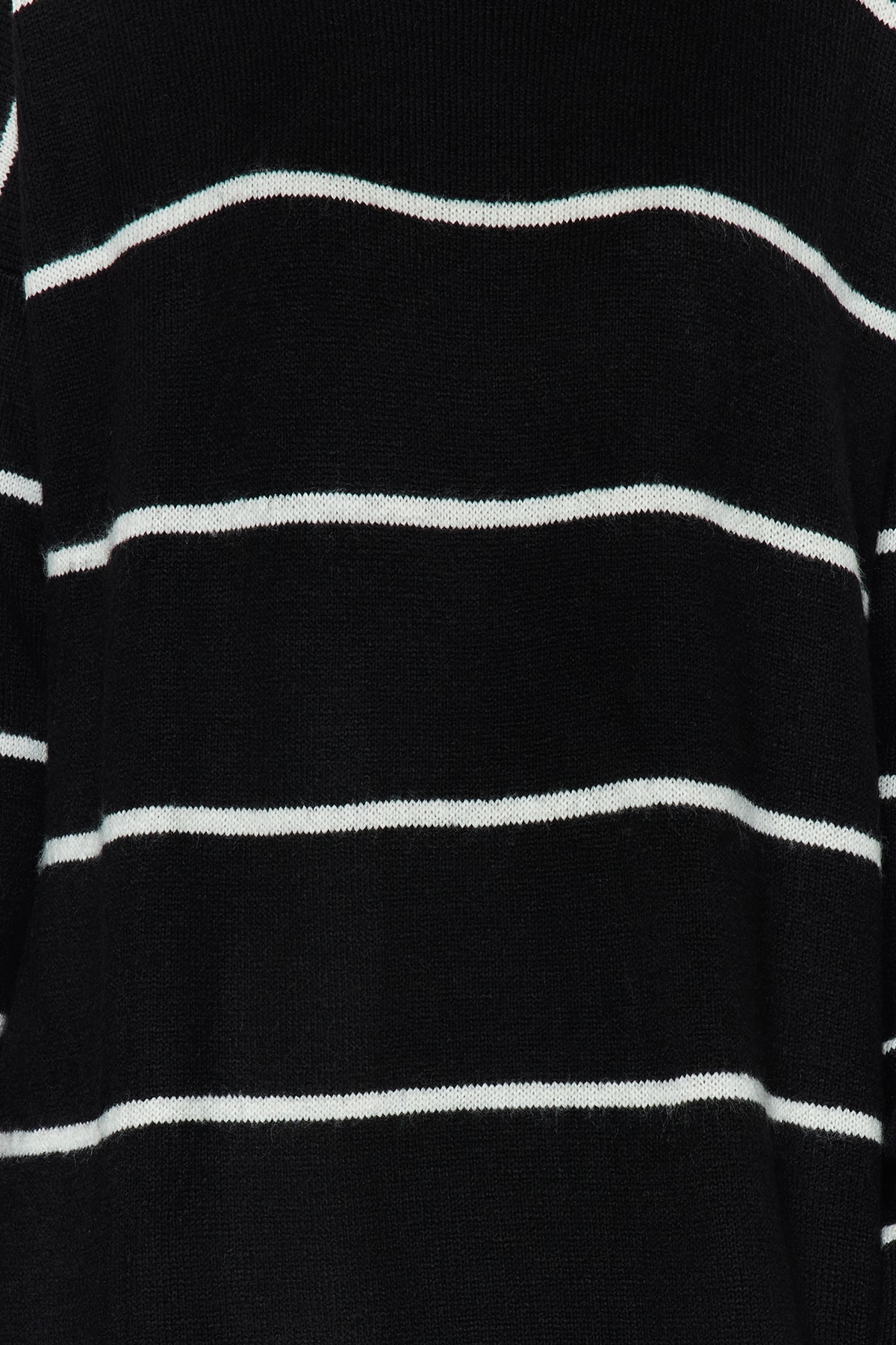 Trendyol Collection Černé Maxi Wide Fit Měkké texturované úpletové šaty TWOAW24EL00056