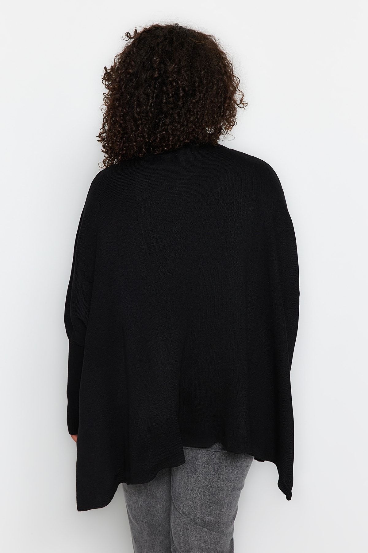 Trendyol Curve-Relax Fit Schwarzer Strickpullover – Stehkragen und Schlitzdetail TBBAW24AN00032 5