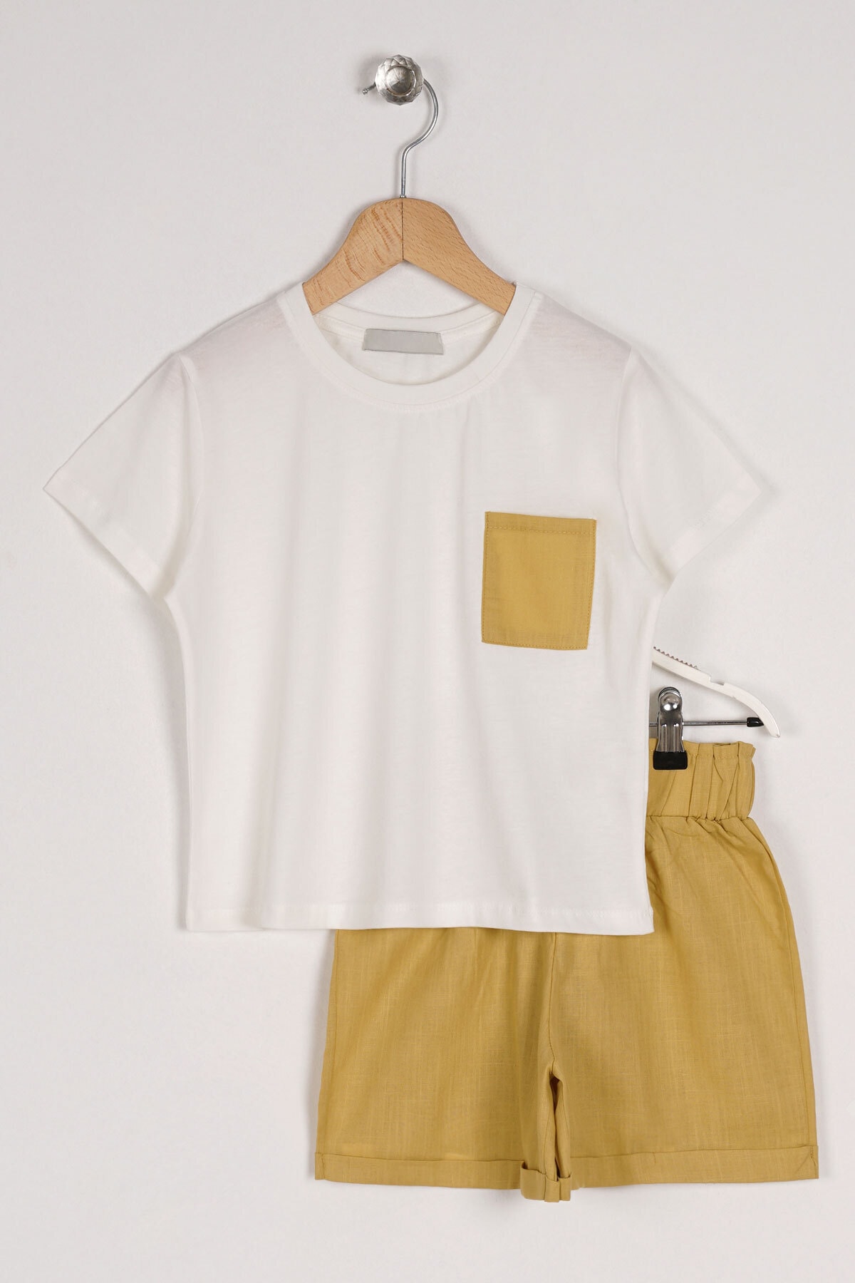 Girls Ecru Mustard Color Front Pocket Detailed Shorts Set