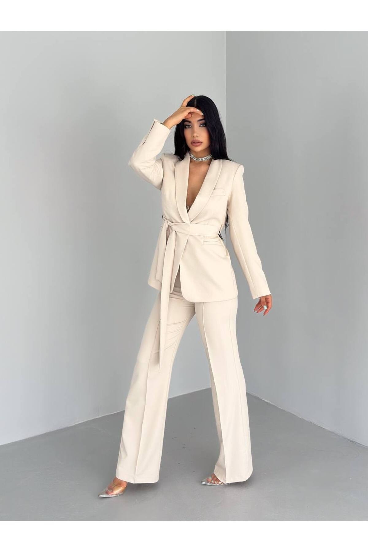 Kadın Blazer Ceket Pantolon Takım Bej Şal Yaka Kemerli Boru Paça