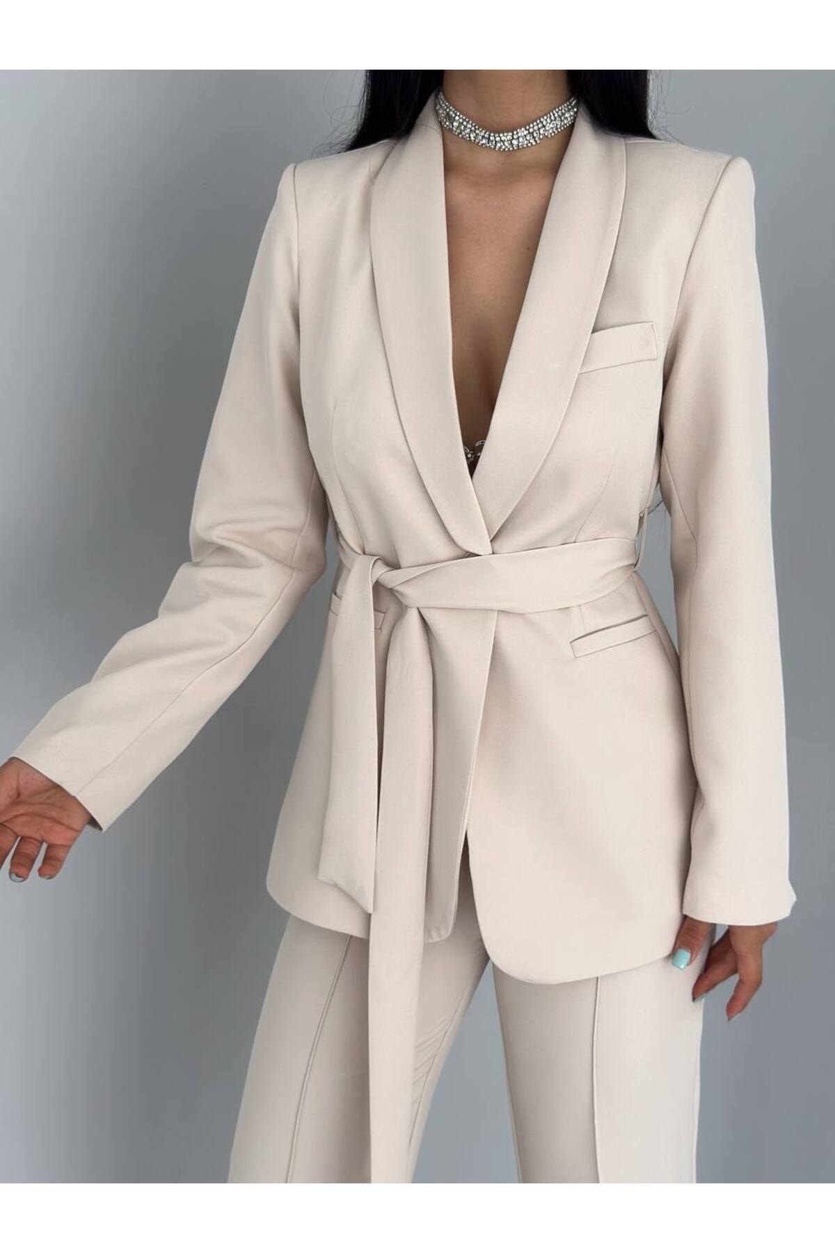 Kadın Blazer Ceket Pantolon Takım Bej Şal Yaka Kemerli Boru Paça
