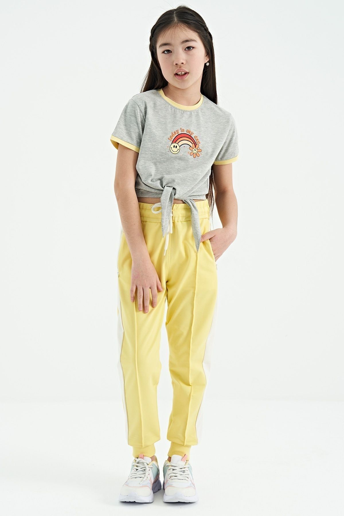 Side discount tape tracksuit