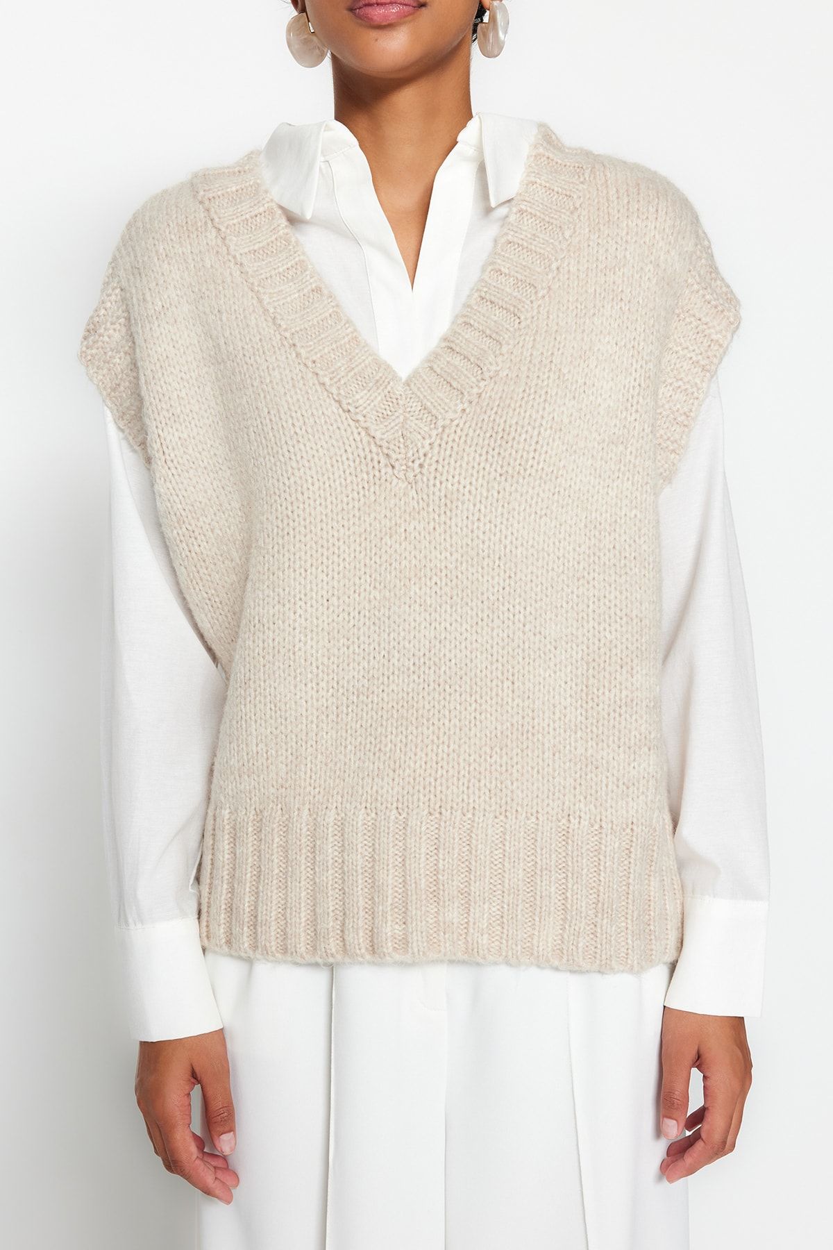Trendyol Collection-Miękki, teksturowany, beżowy, krótki sweter z dzianiny - Twoaw23Sv00149 4
