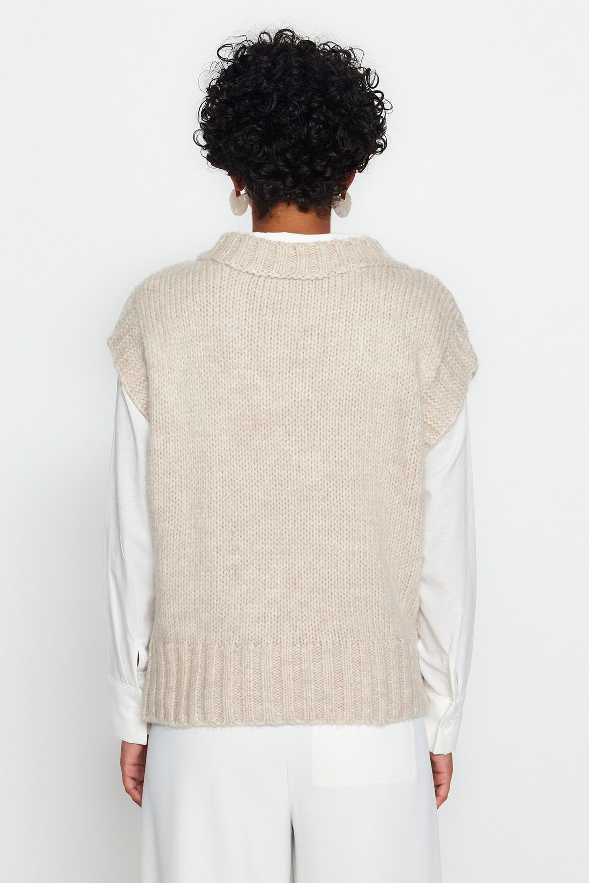 Trendyol Collection-Miękki, teksturowany, beżowy, krótki sweter z dzianiny - Twoaw23Sv00149 6