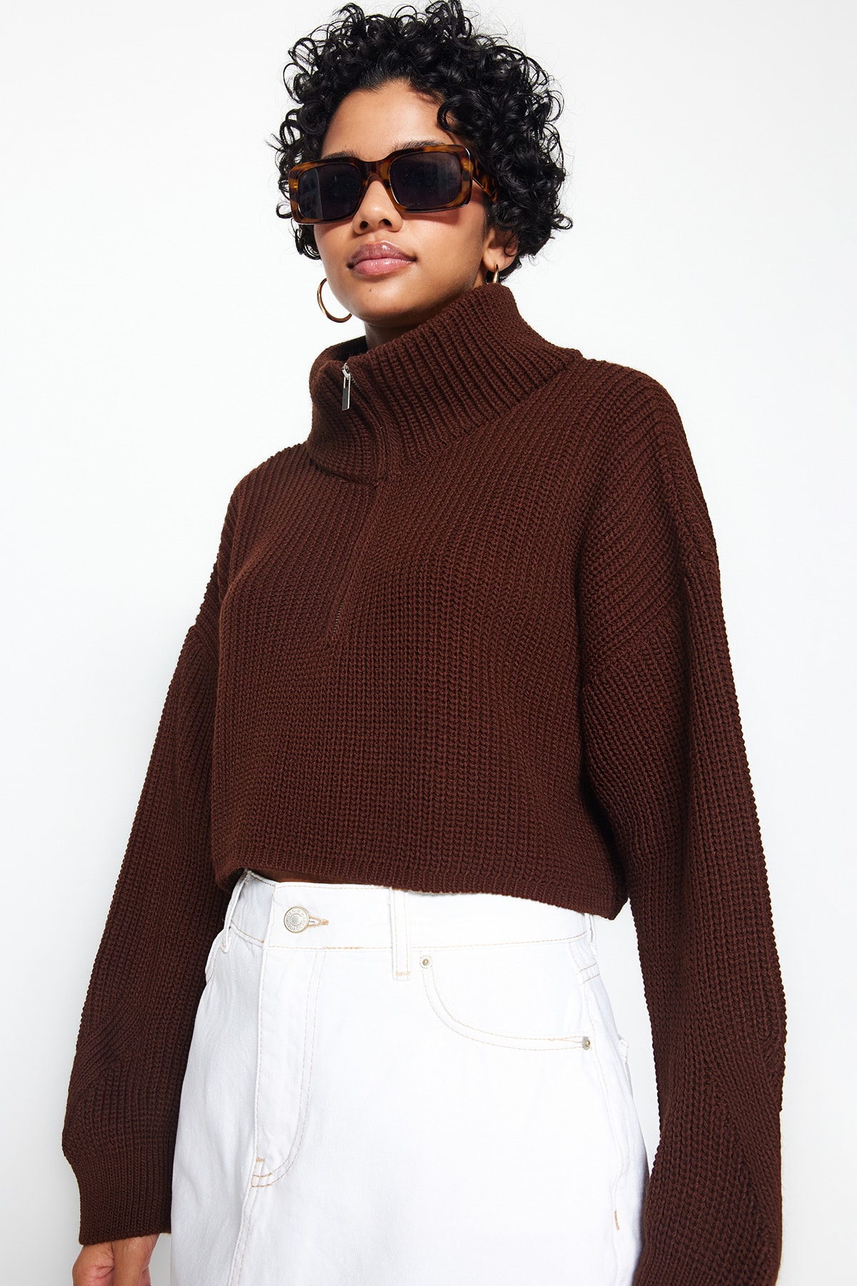 Trendyol Collection Brązowy sweter z dzianiny Super Crop zapinany na zamek TWOAW24KZ00527