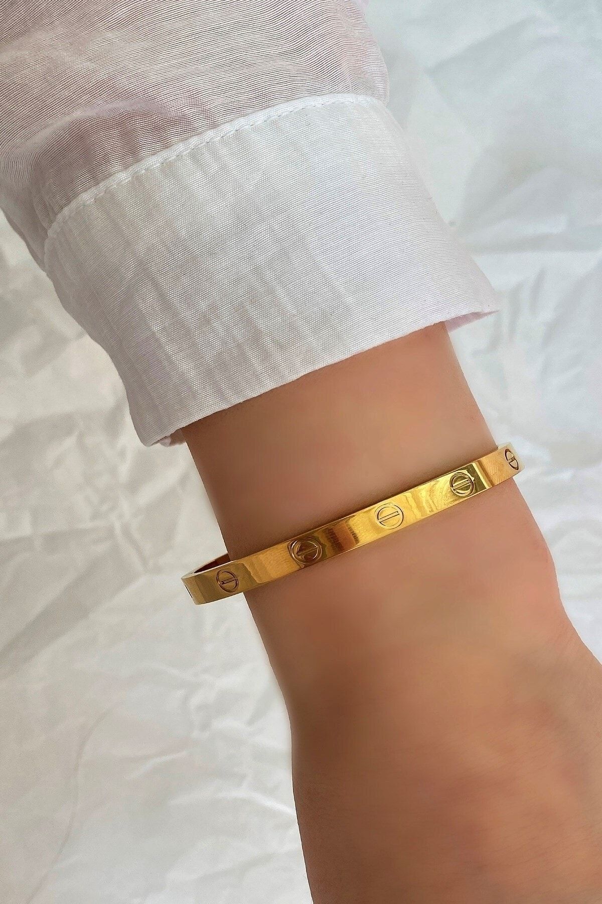 Cartier bracelet women's deals gold