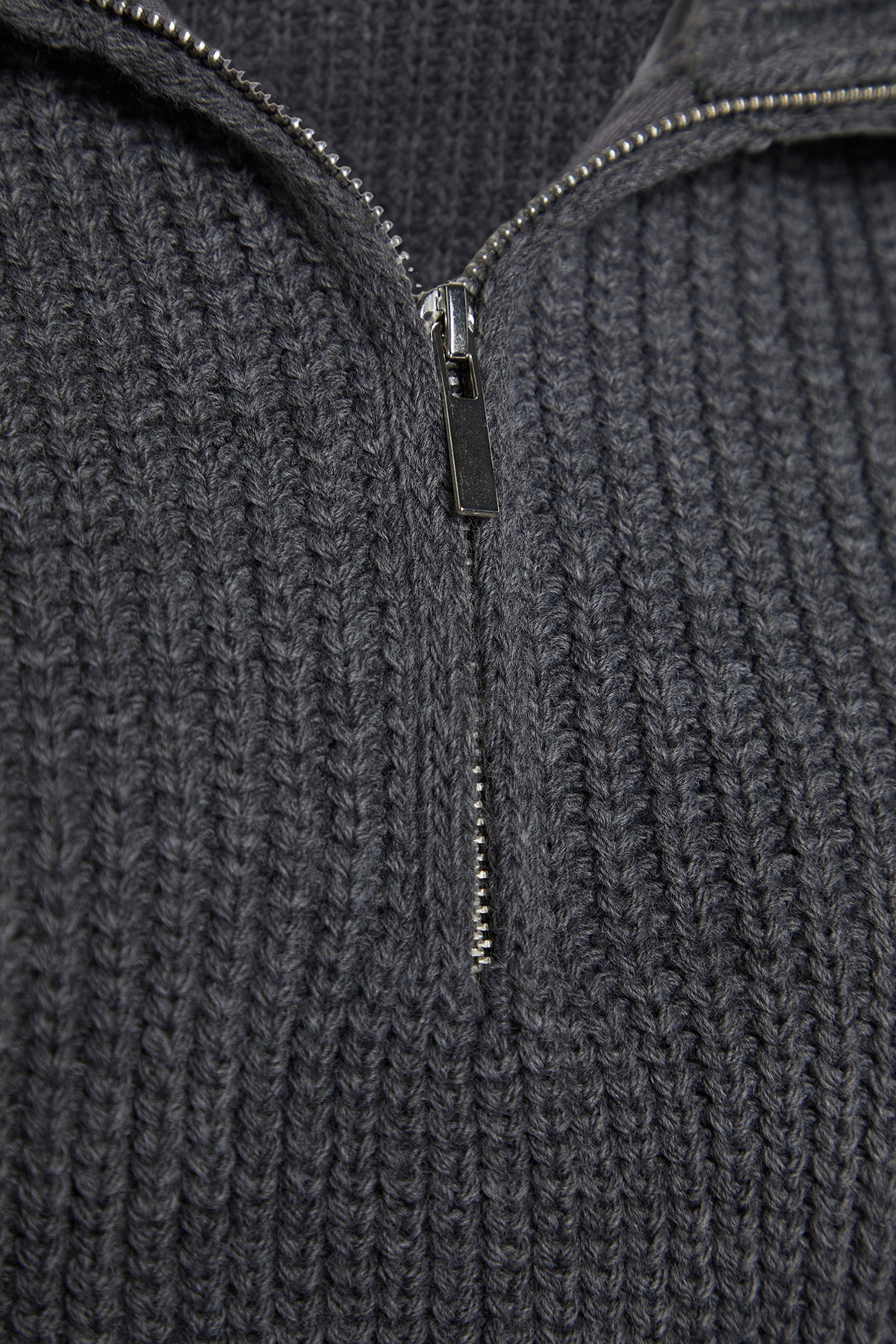 Trendyolmilla  Antrasit Süper Crop Fermuarlı Triko Kazak TWOAW24KZ00527 - Görsel 8