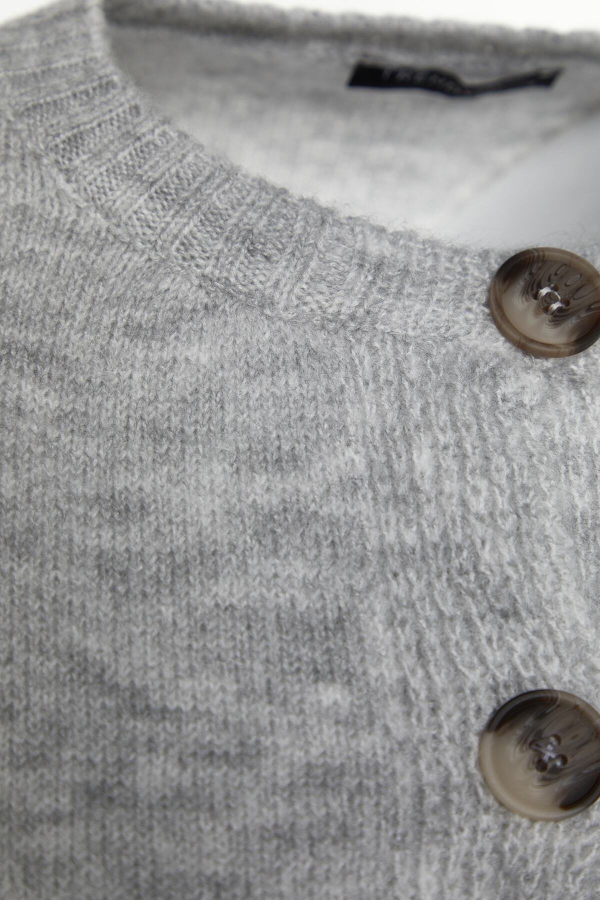 Trendyolmilla  Gri Crop Yumuşak Dokulu Düğmeli Triko Hırka TWOAW24HI00198 - Görsel 7