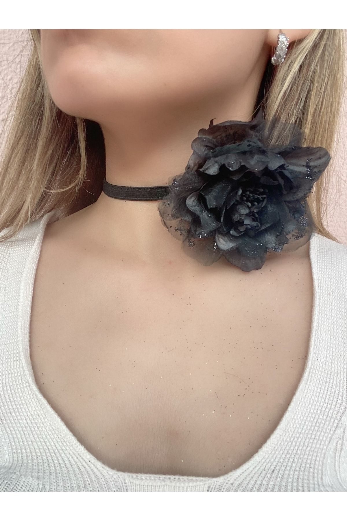 Black rose choker deals