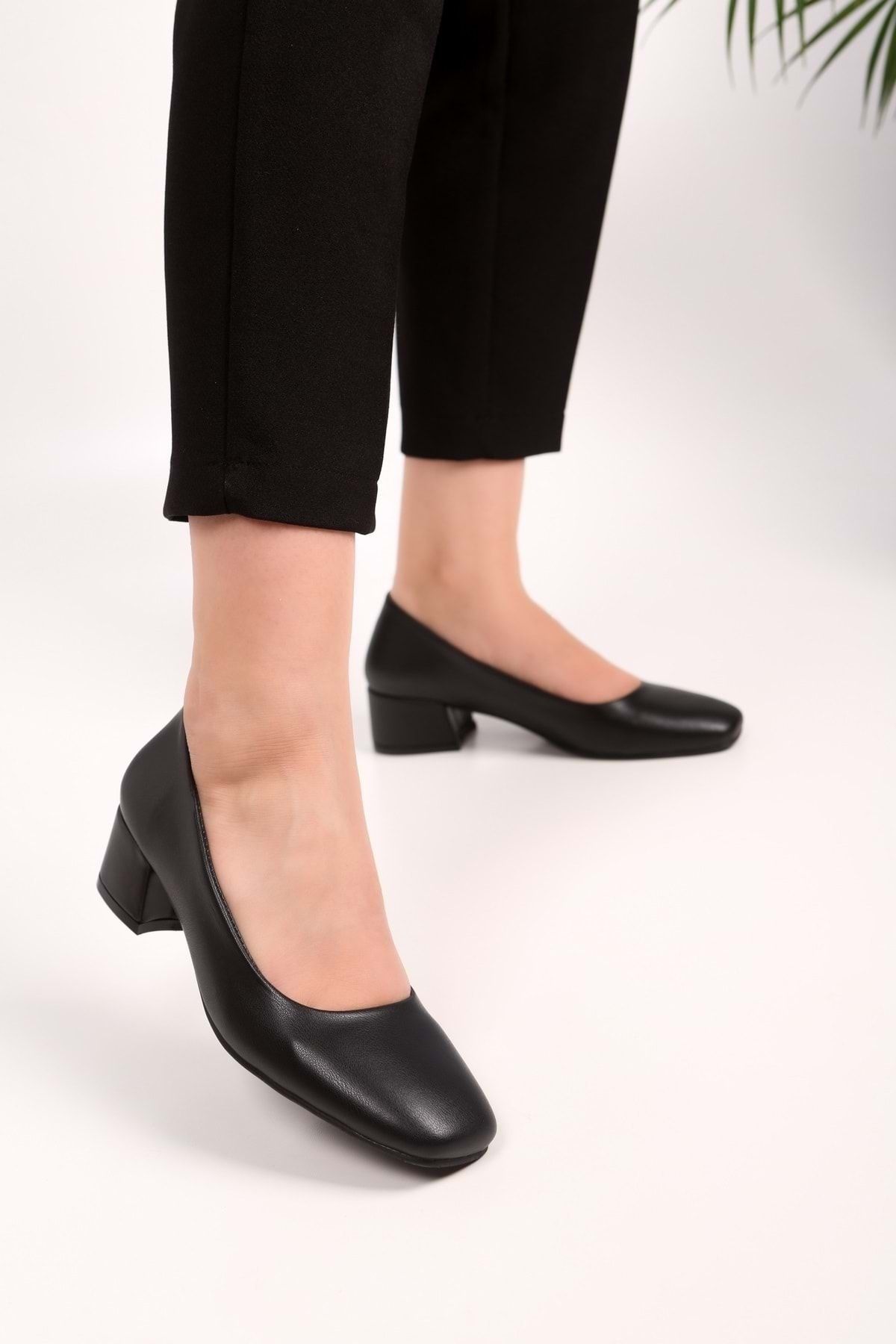 Shoeberry Damskie Buty Na Obcasie Tria W Kolorze Czarnym Kobieta - 37