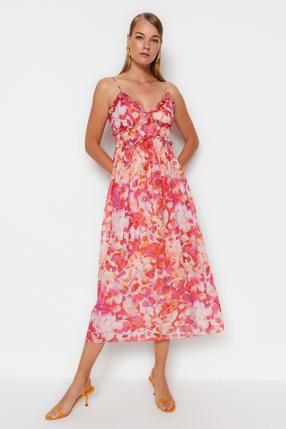 Trendyol Collection-Mehrfarbiges A-Cut-Maxikleid aus gewebtem Chiffon mit Blumenmuster und Rüschendetail, gefüttert TWOSS23EL02013 2