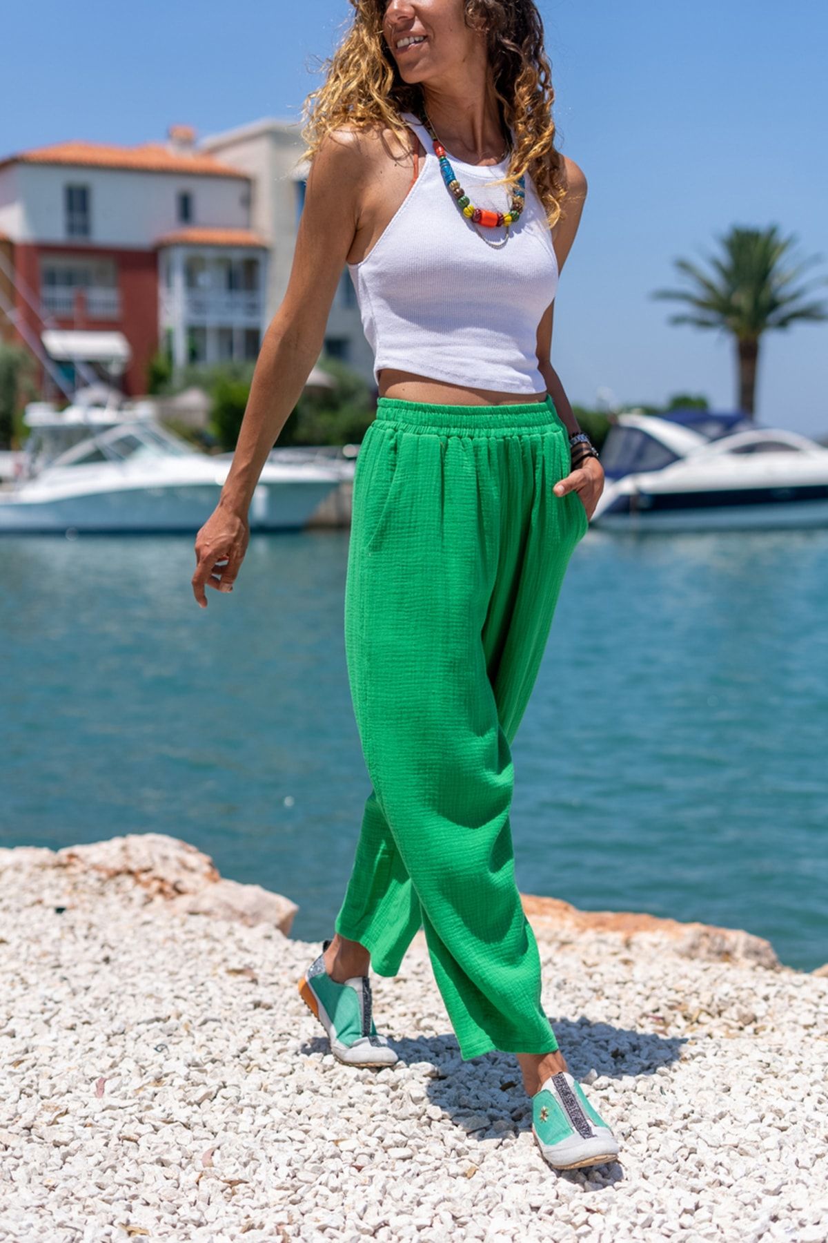 Güneşkızı Damen-Hose aus grünem Musselin mit elastischem Bund und Taschen,  lockere Hose Bst3416 - Trendyol