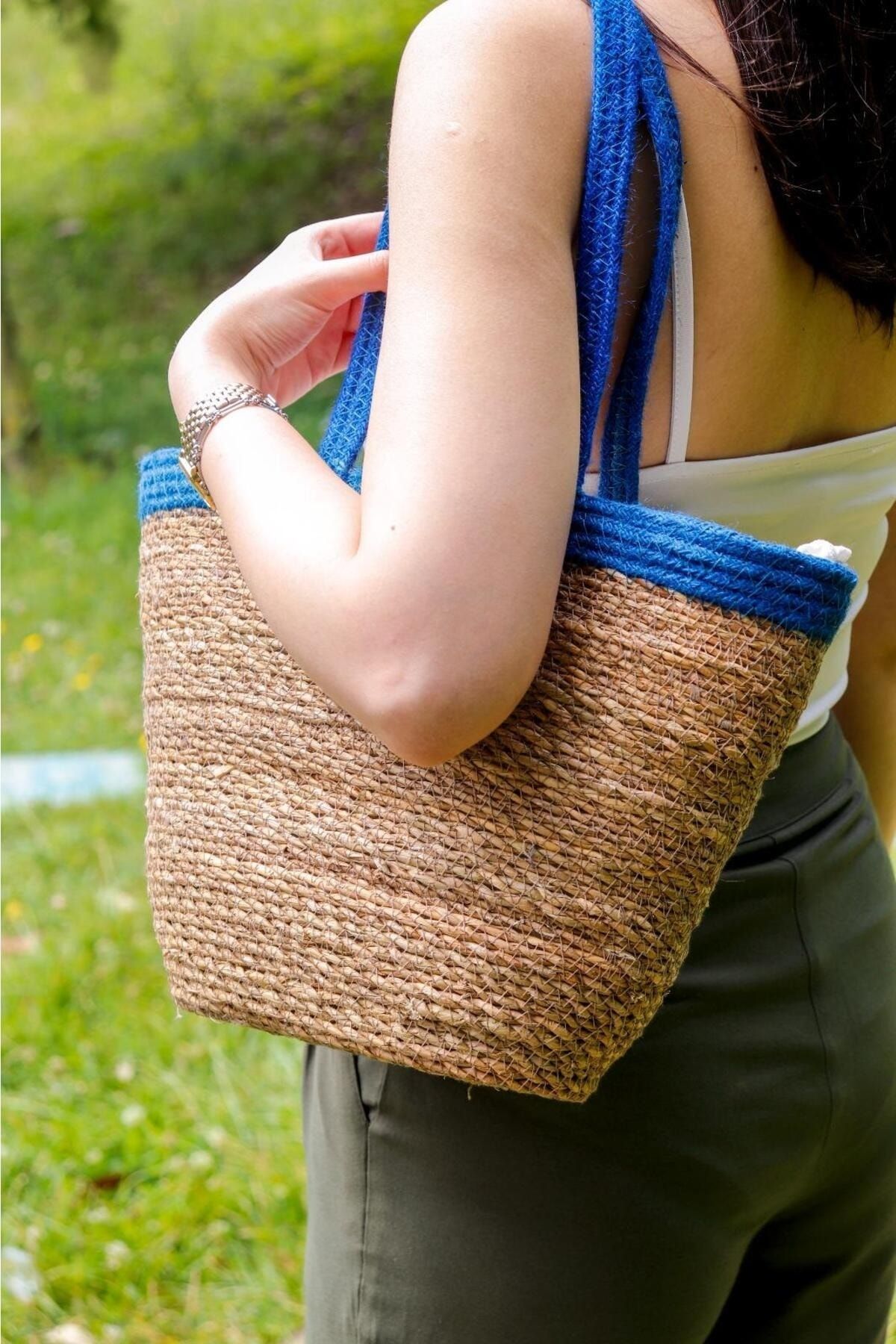 Small straw shoulder best sale bag