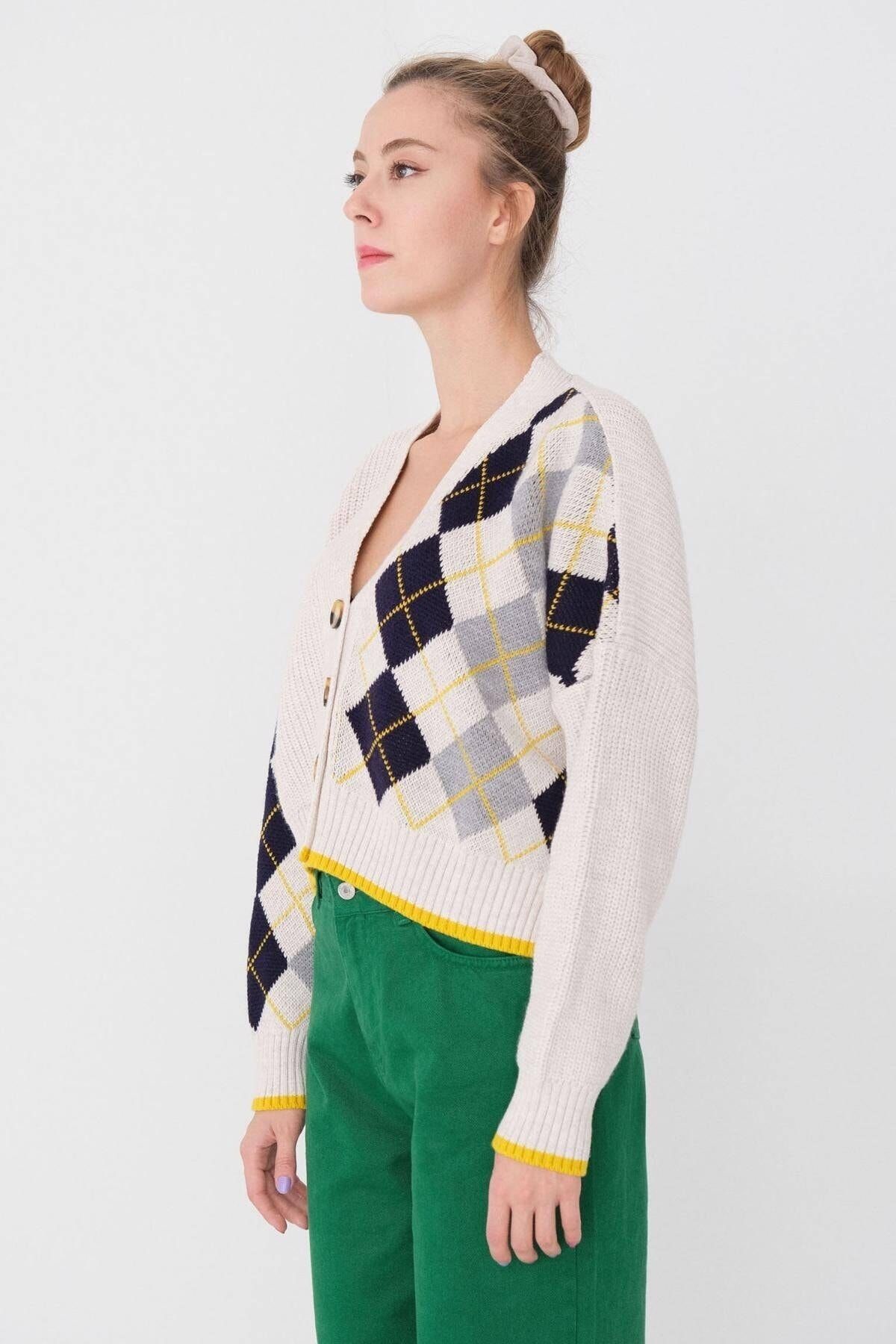 Addax-Buttoned Front Diamond Patterned Knitted Cardigan H3125-b5 4