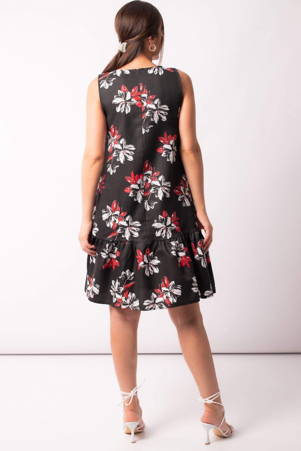 armonika Schwarzes ärmelloses Damenkleid mit großem Blumenmuster  ARM-22Y001014 - Trendyol