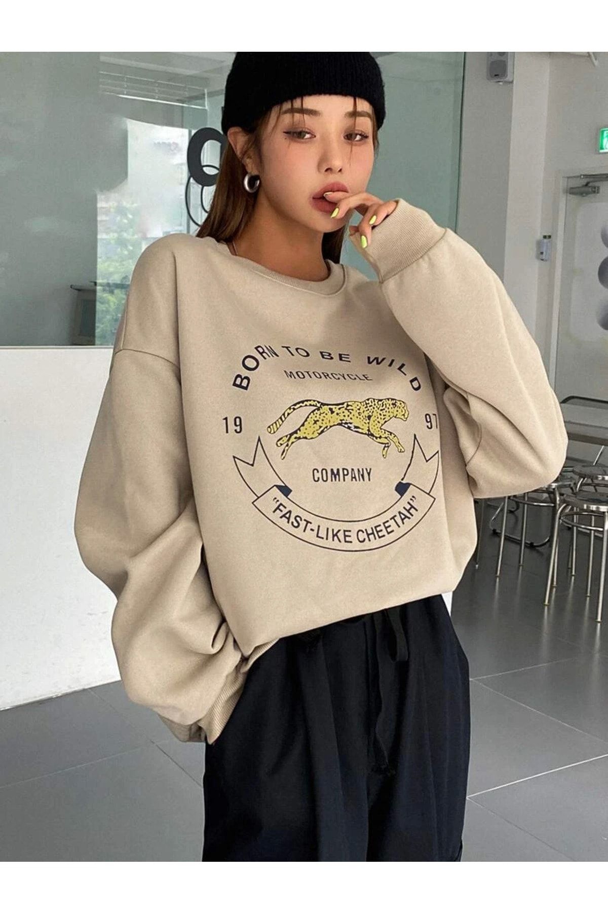 Benisengiydir Women s Beige Cheetah Printed Oversize Crew Neck