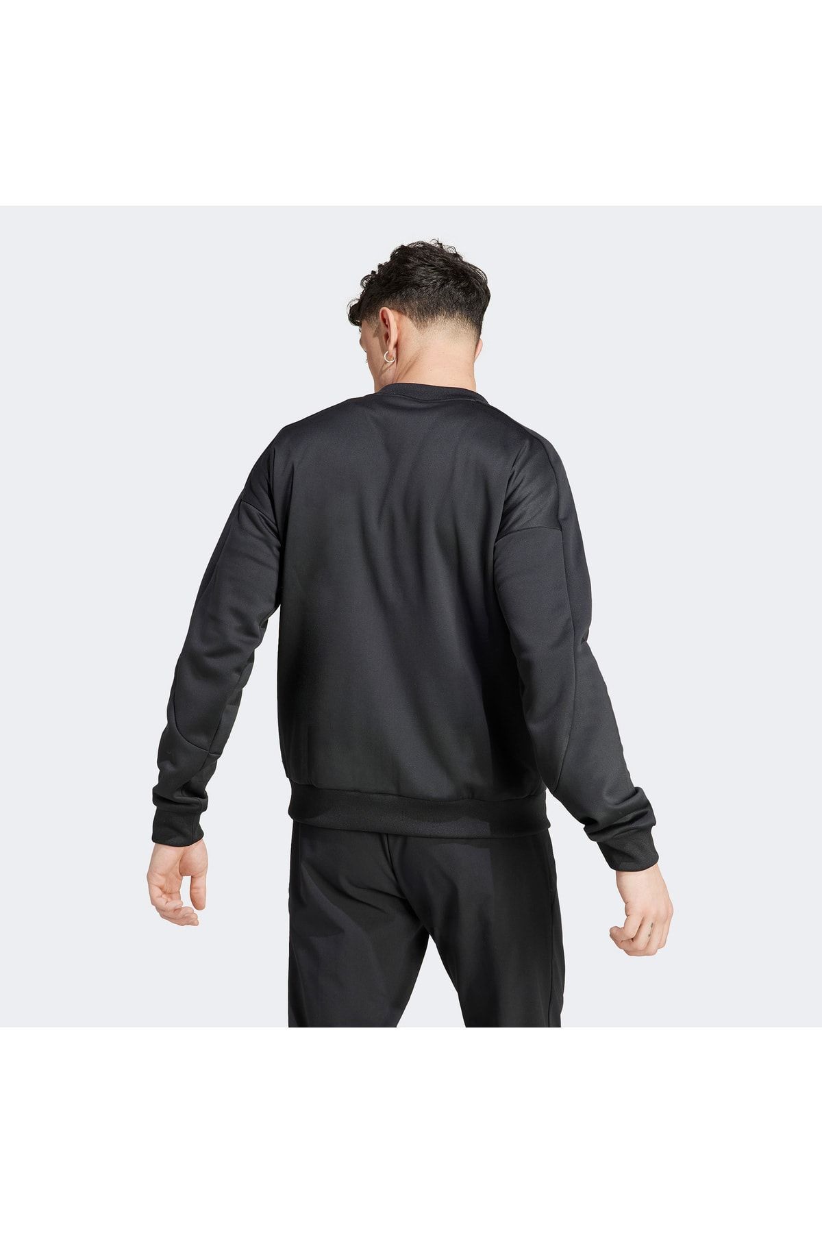 complete the look image