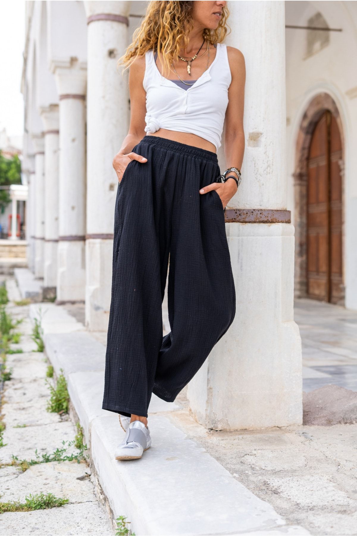 Güneşkızı Damen-Hose aus schwarzem Musselin mit elastischem Bund und  Taschen, lockere Hose Bst3416 - Trendyol