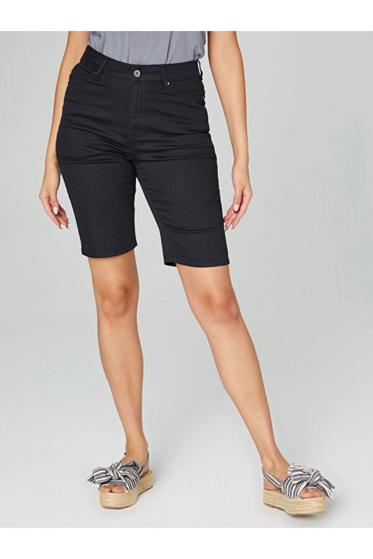 Faik Sönmez-Shorts mit normaler Taille und schmaler Passform 00061-2 3