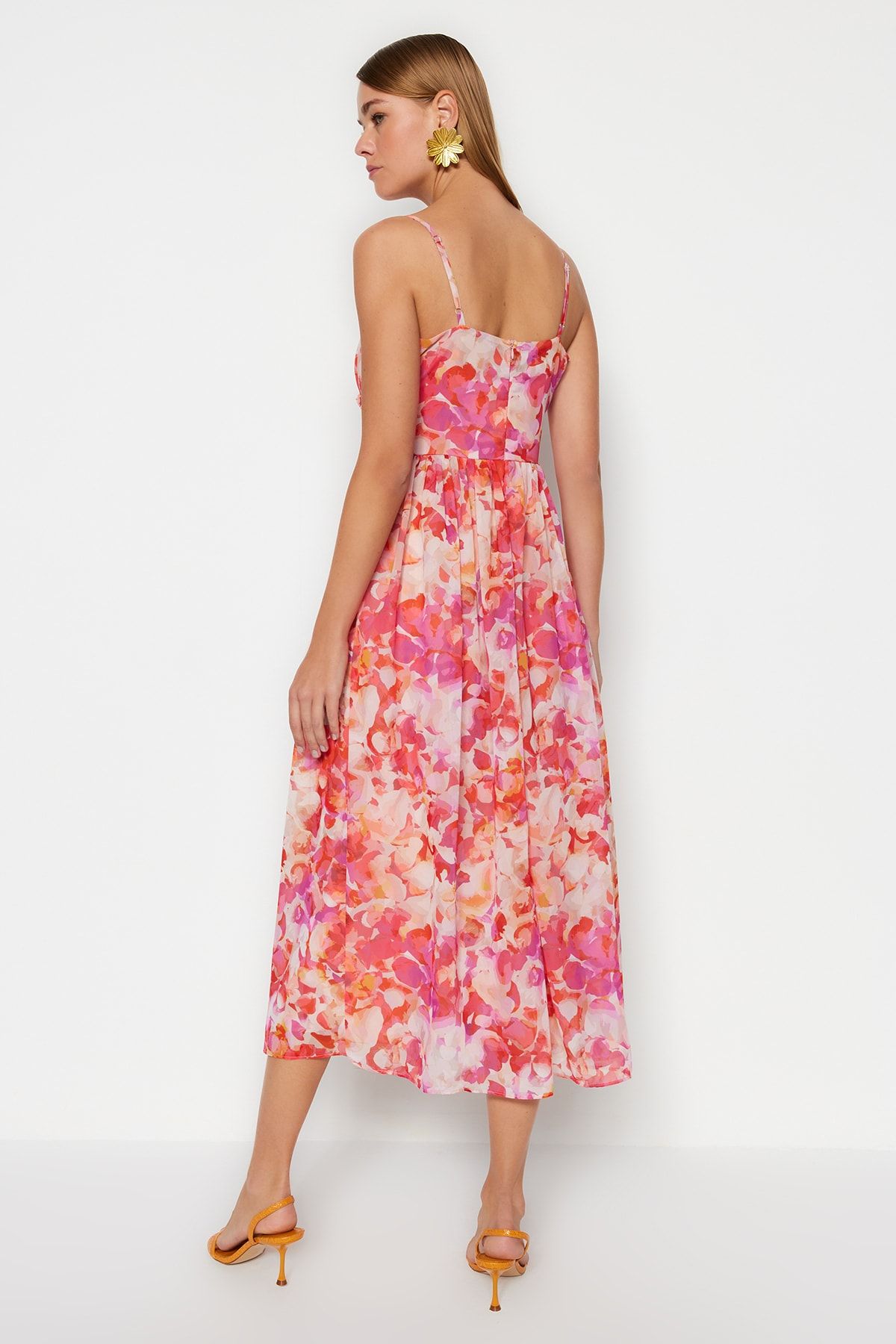Trendyol Collection-Mehrfarbiges A-Cut-Maxikleid aus gewebtem Chiffon mit Blumenmuster und Rüschendetail, gefüttert TWOSS23EL02013 5