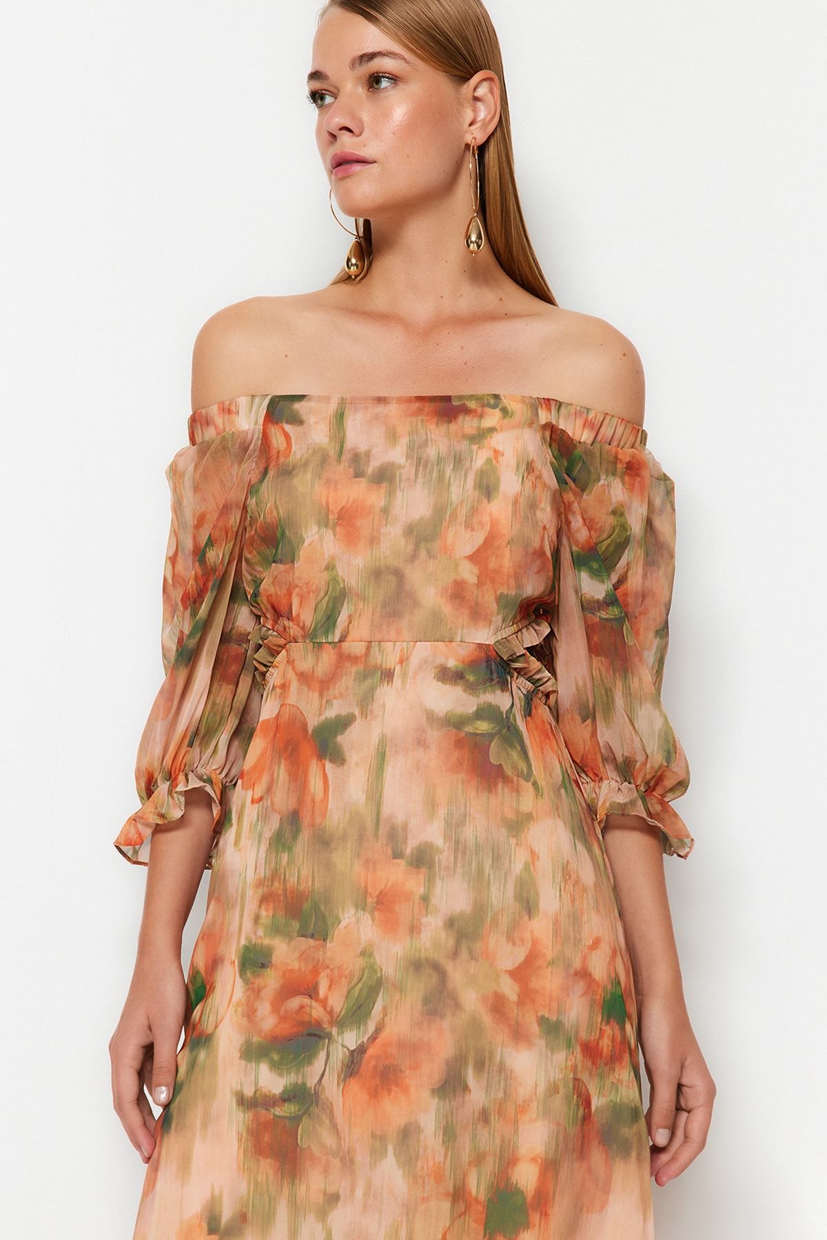 Trendyol Collection-A-vonalú Carmen nyakú - narancssárga virágmintás sifon maxi ruha TWOSS23EL02422 2