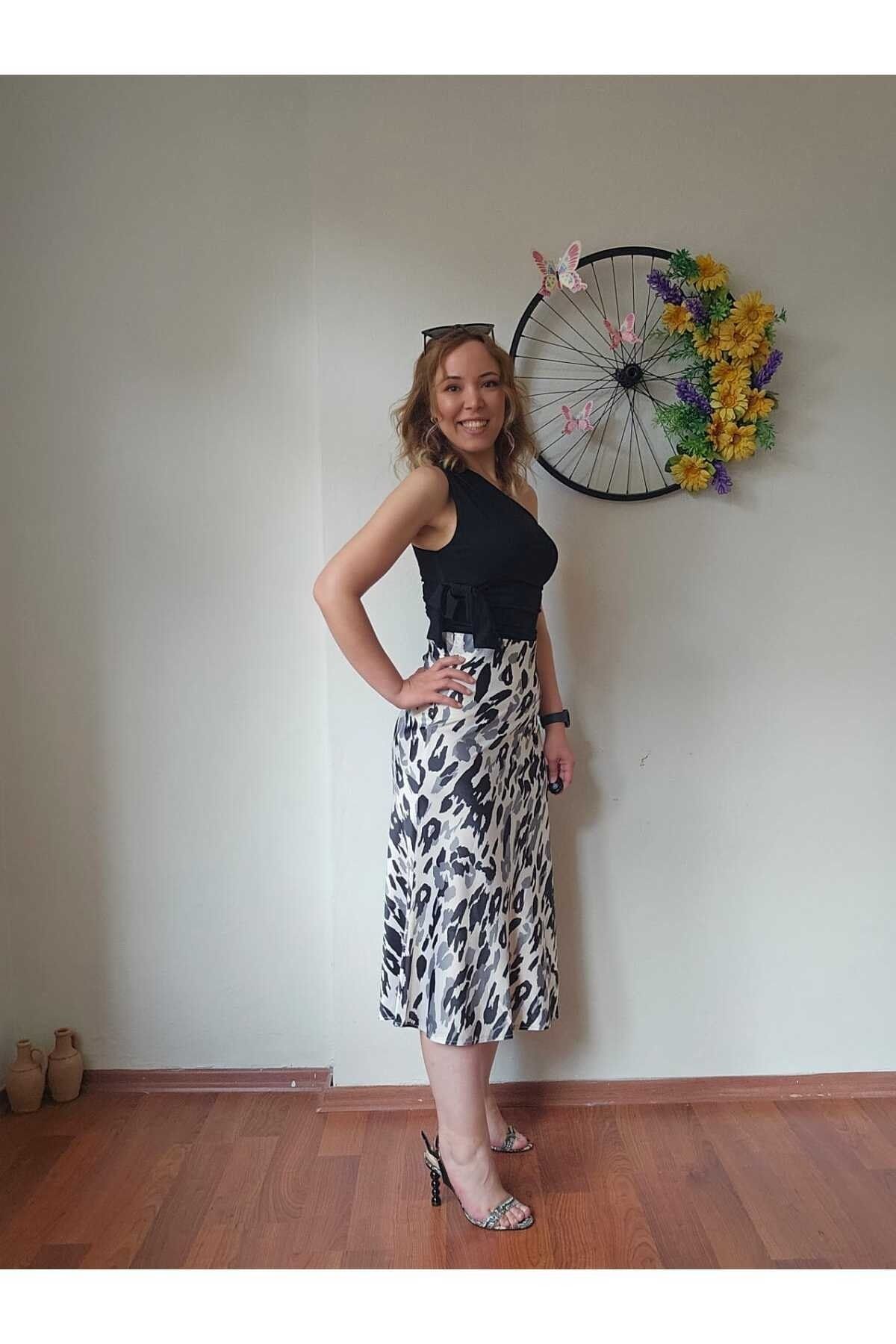 Patterned satin skirt 2025