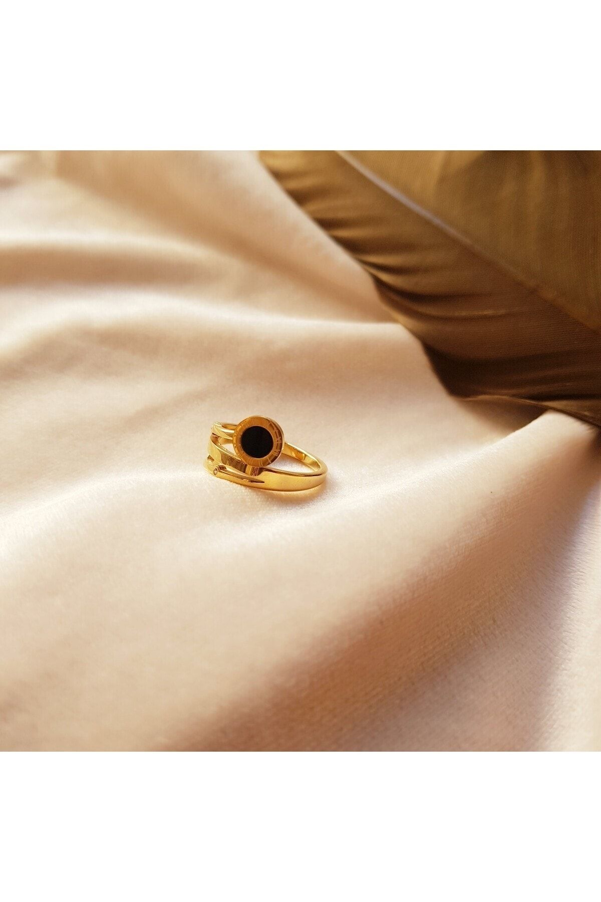 Stainless steel ring gold top