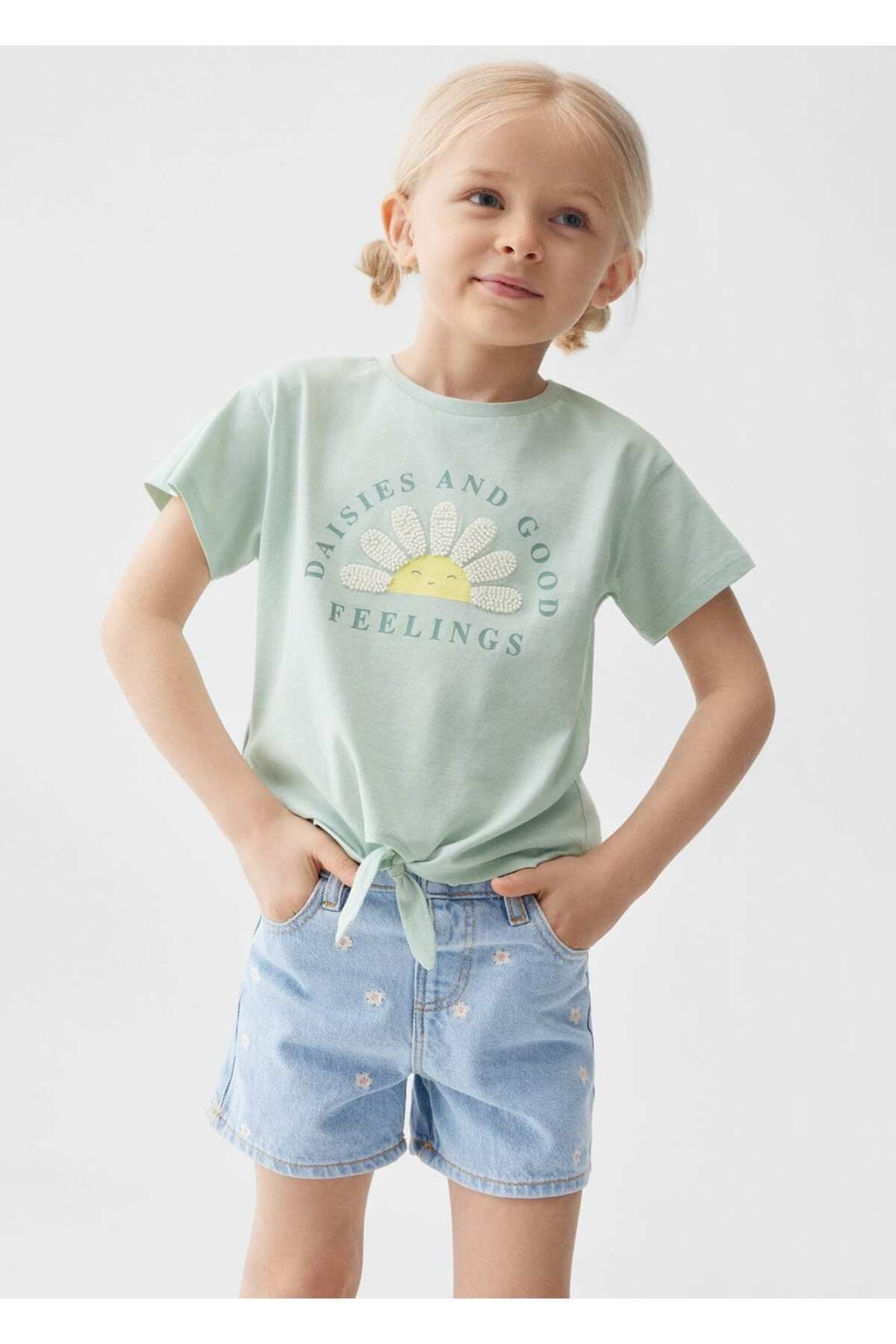 تیشرت گرهای طرحدار با جزئیات  تیشرت گرهای طرحدار با جزئیات