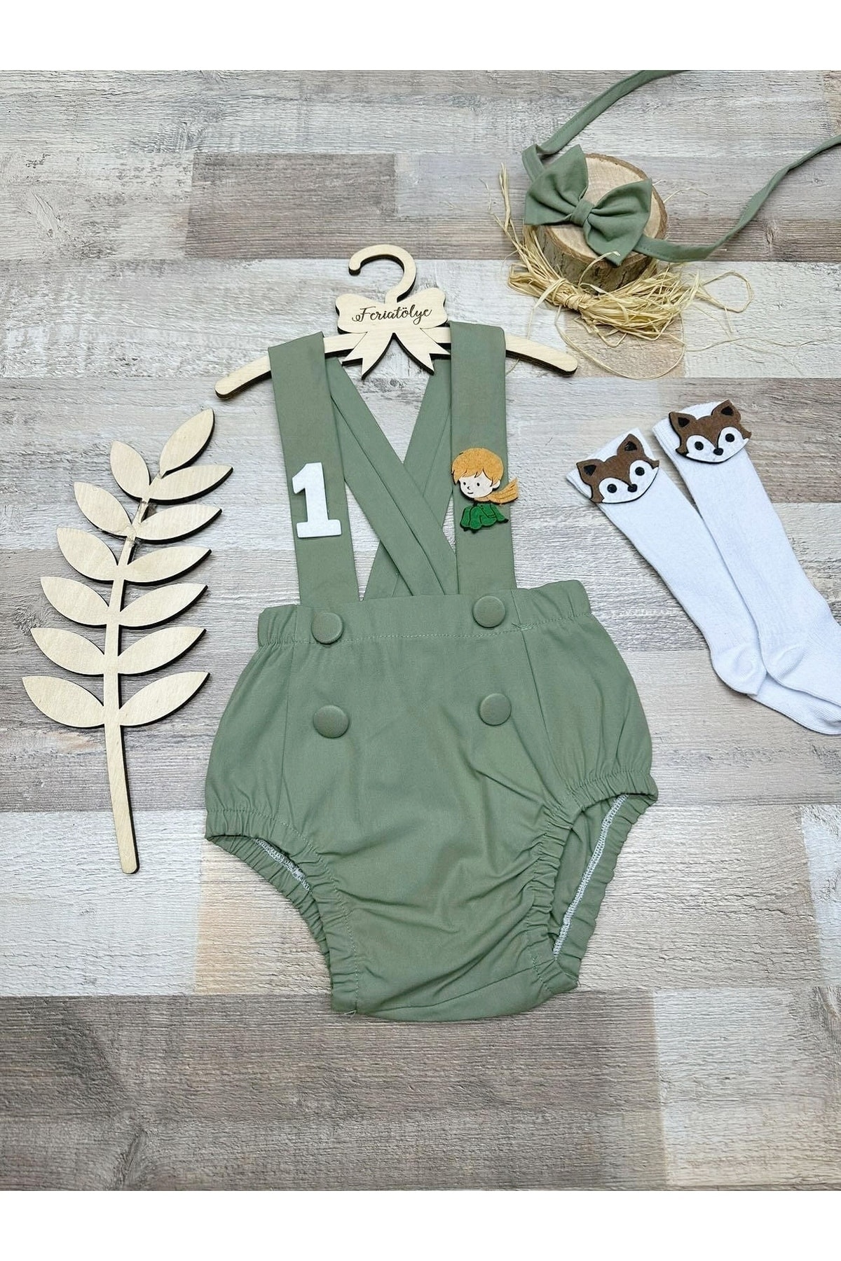 Feriatolye Ayıcık konsepti erkek bebek yeşil romper 1 yaş pasta patlama fotoğrafı 3 (önizleme)