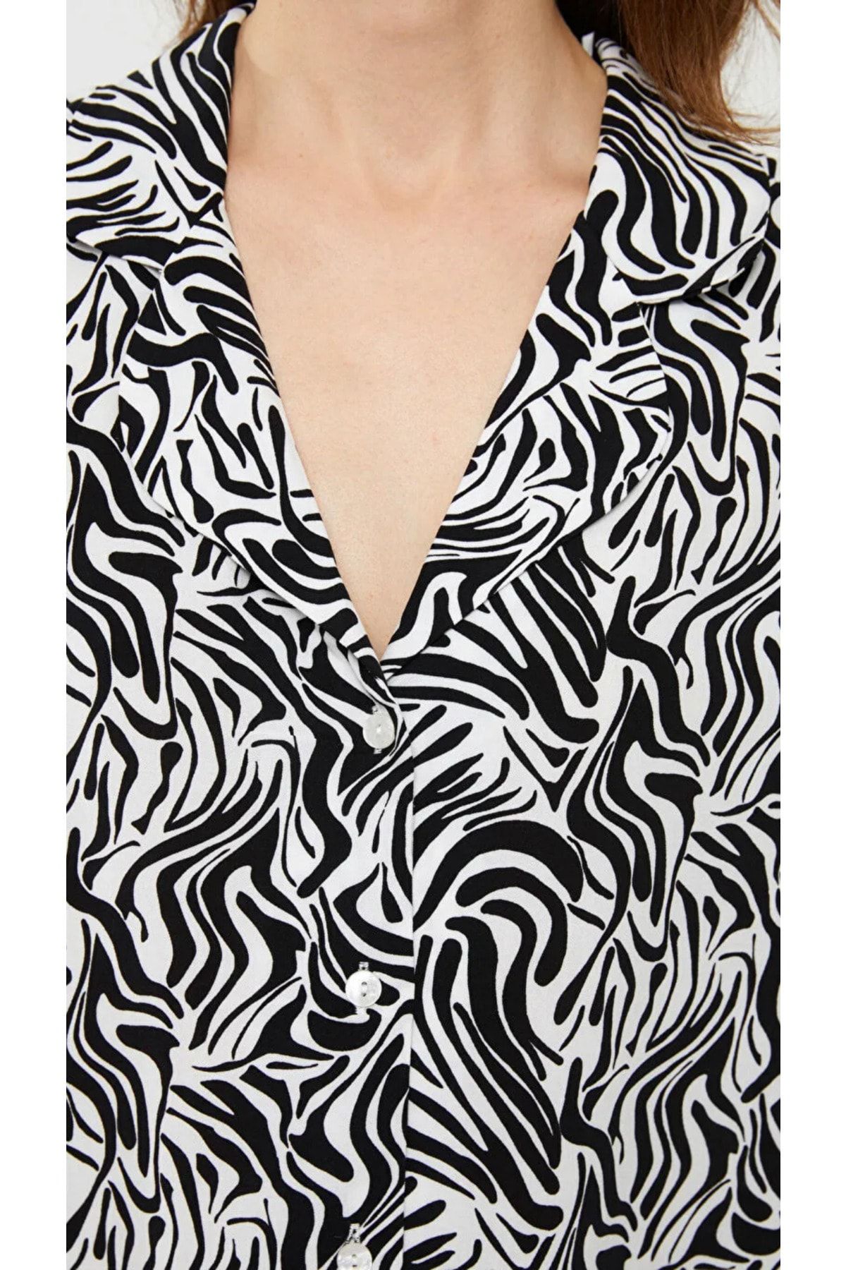 LC Waikiki-Kurzärmliges Strandkleid für Damen mit Hemdkragenmuster von LCW 3