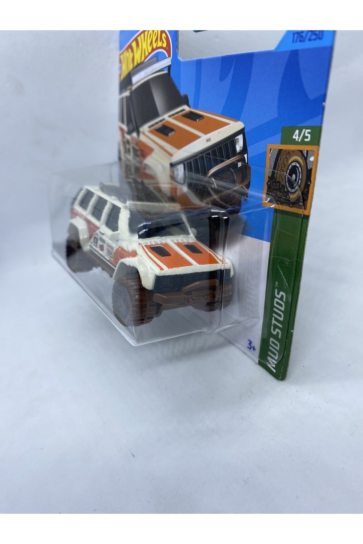 Hot Wheels '95 Jeep Cherokee Mud Studs - Treasure Hunt Edition 2023