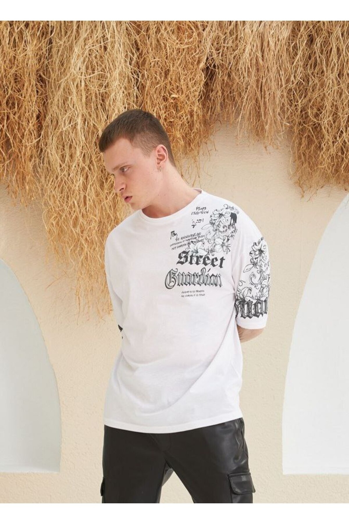 Melek-Keleş Baskılı Oversize Beyaz T-shirt