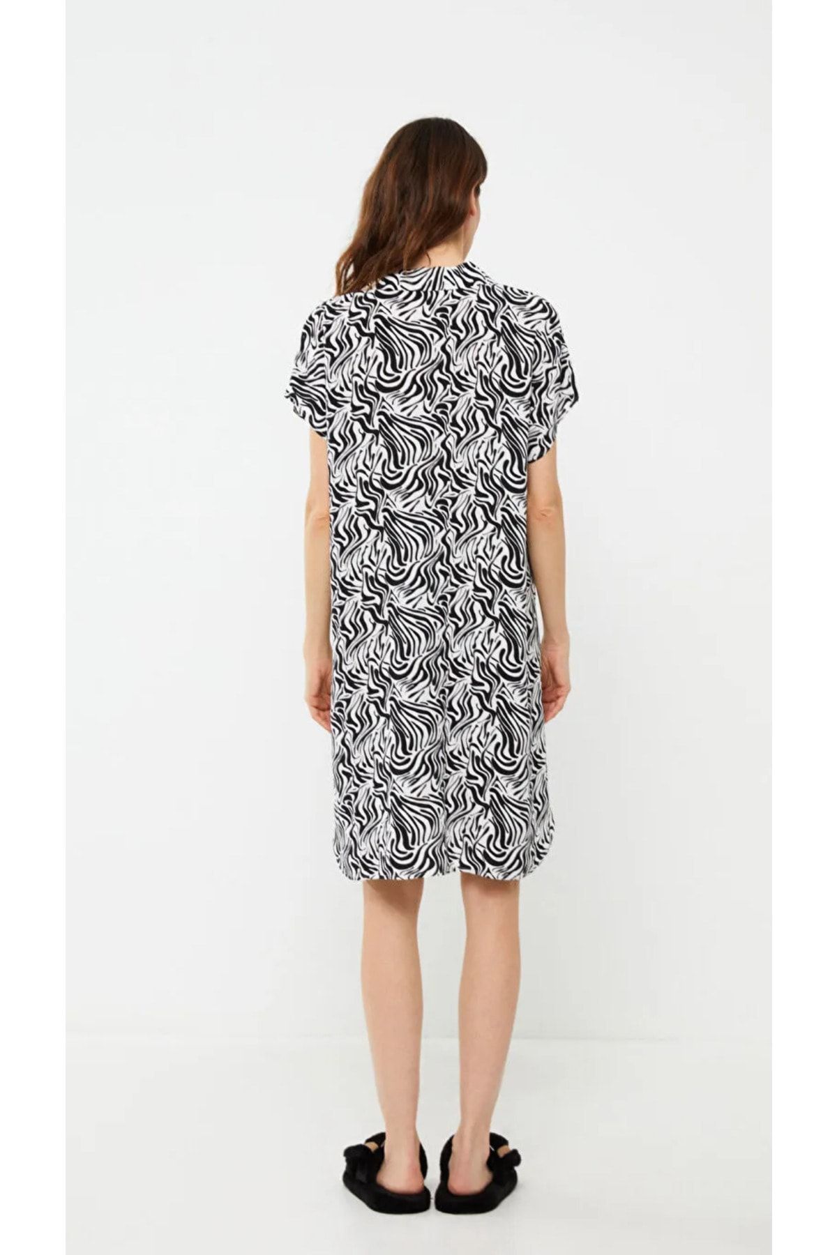 LC Waikiki-Kurzärmliges Strandkleid für Damen mit Hemdkragenmuster von LCW 4
