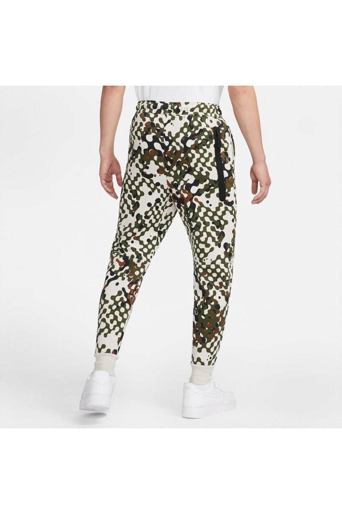 Nike sportswear tech discount fleece men's printed joggers
